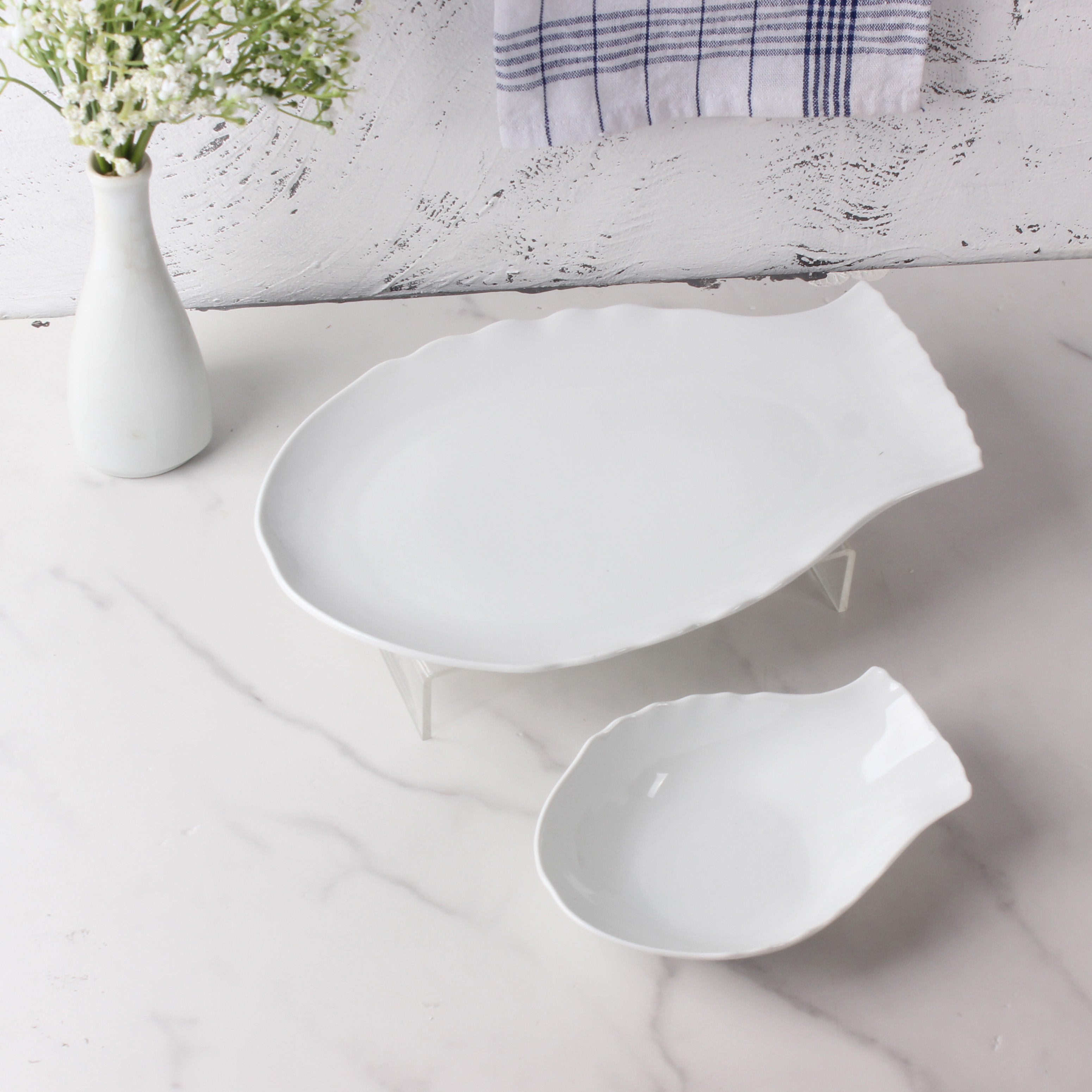 The factory produces custom ceramic plate