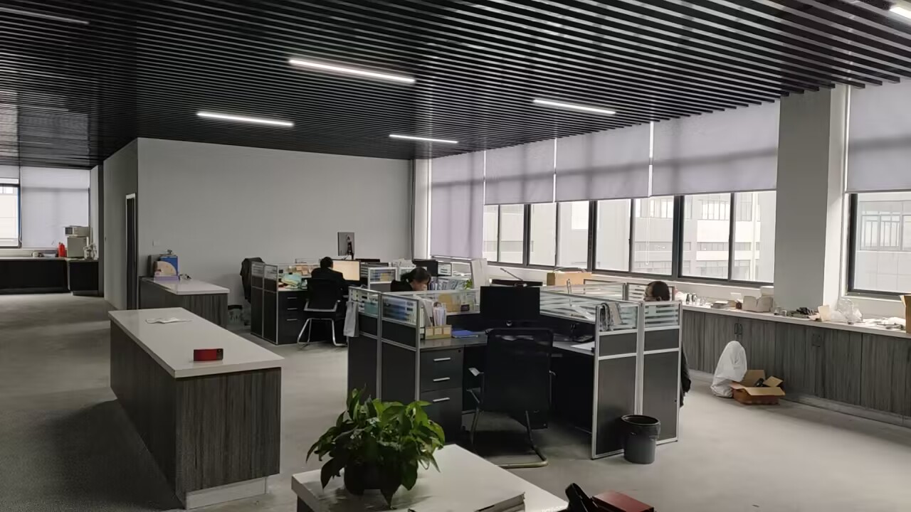 Jiaxing Zhiyun International Trading Co., Ltd. – tornillo de acero 1