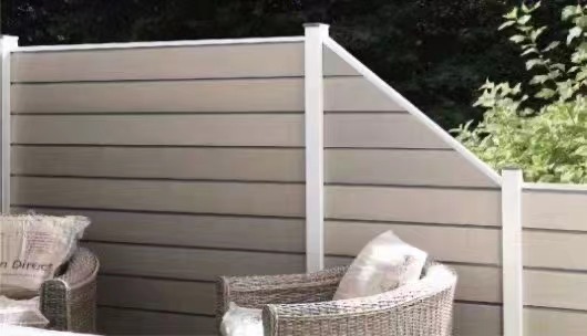 wpc outside fence with aluminum post