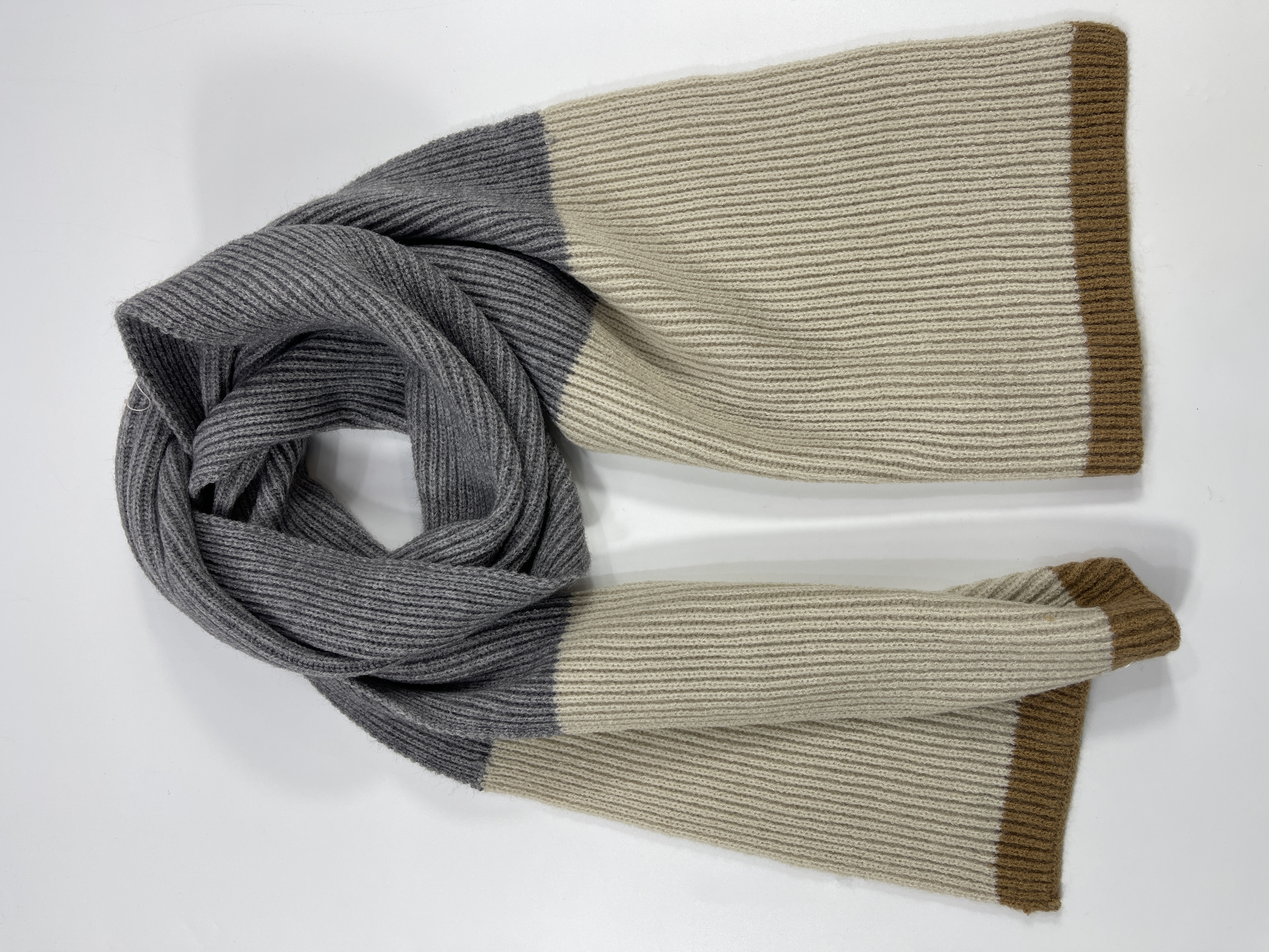 RES-CATHAY ACCESSORIES LIMITED – ropa deportiva 4