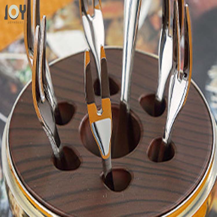 Egg shaped storage spoon and fork set