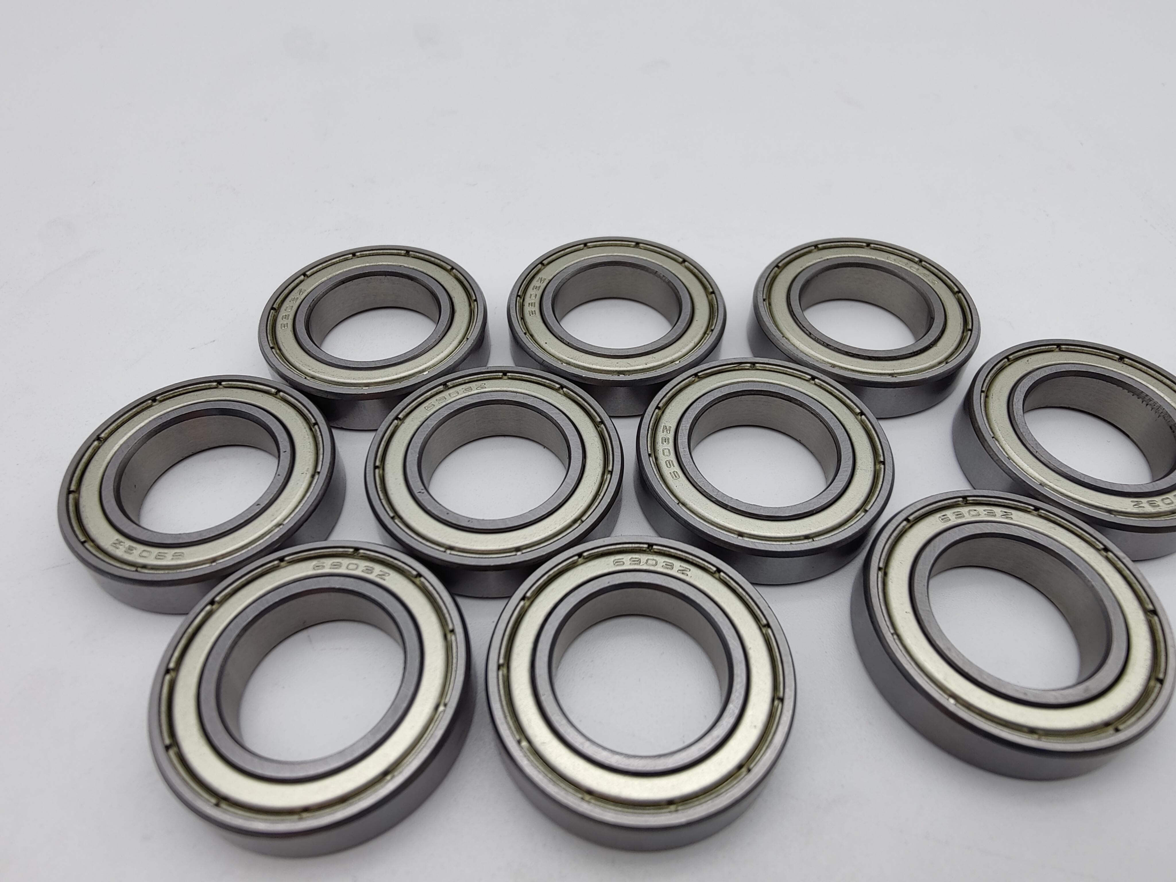 Low noise high-carbon chromium bearing steel bearings