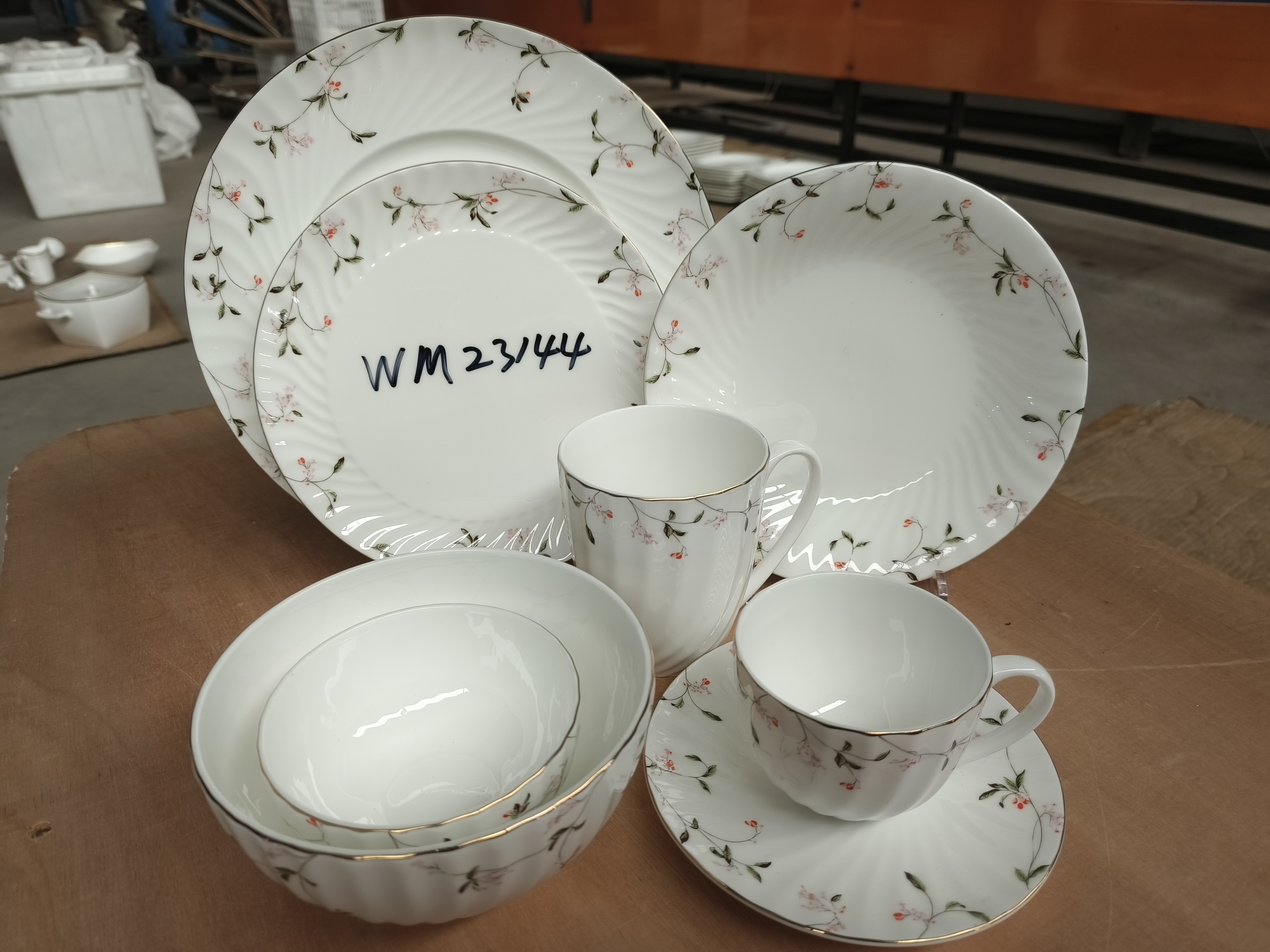 Emboss Dinner Set