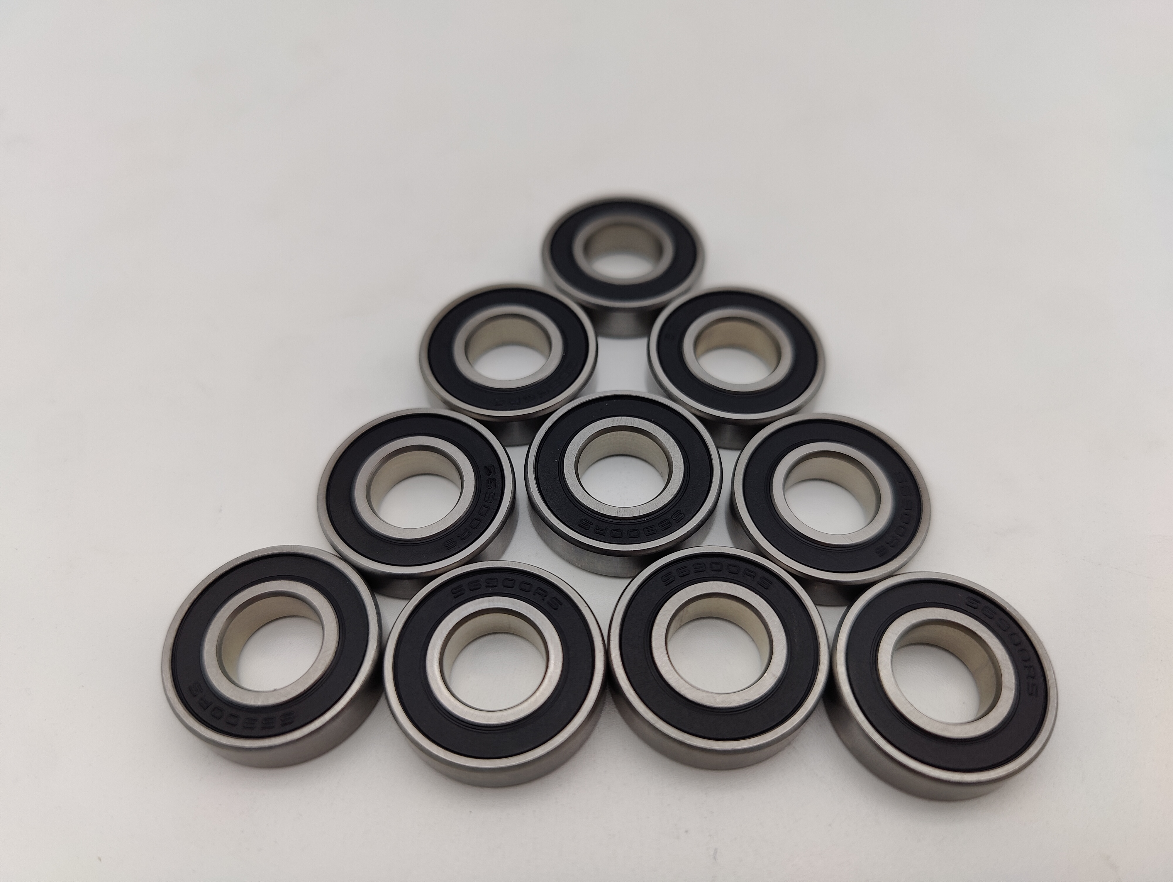 High precision deep groove ball bearings