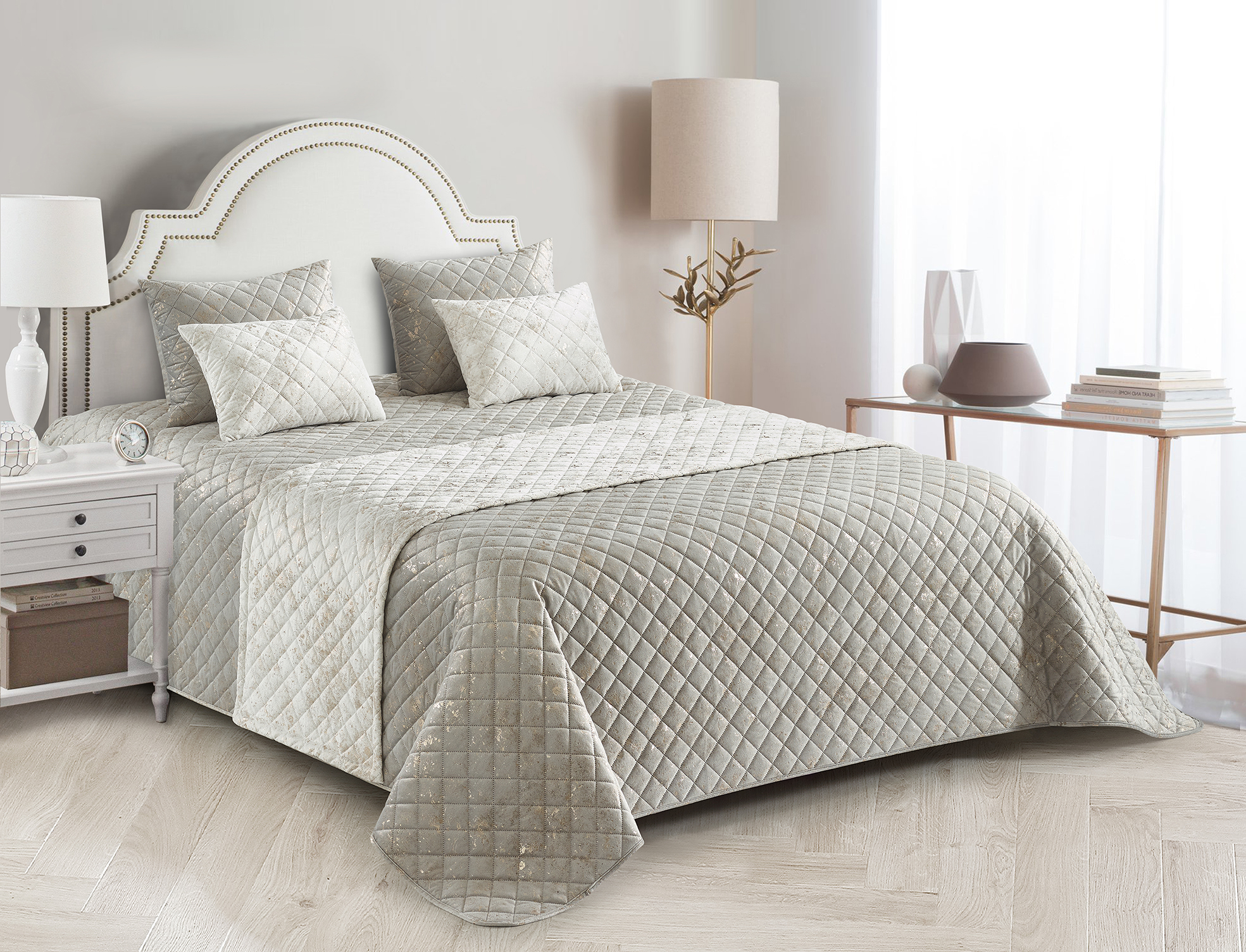 Velvet ultrasonic bedspread set