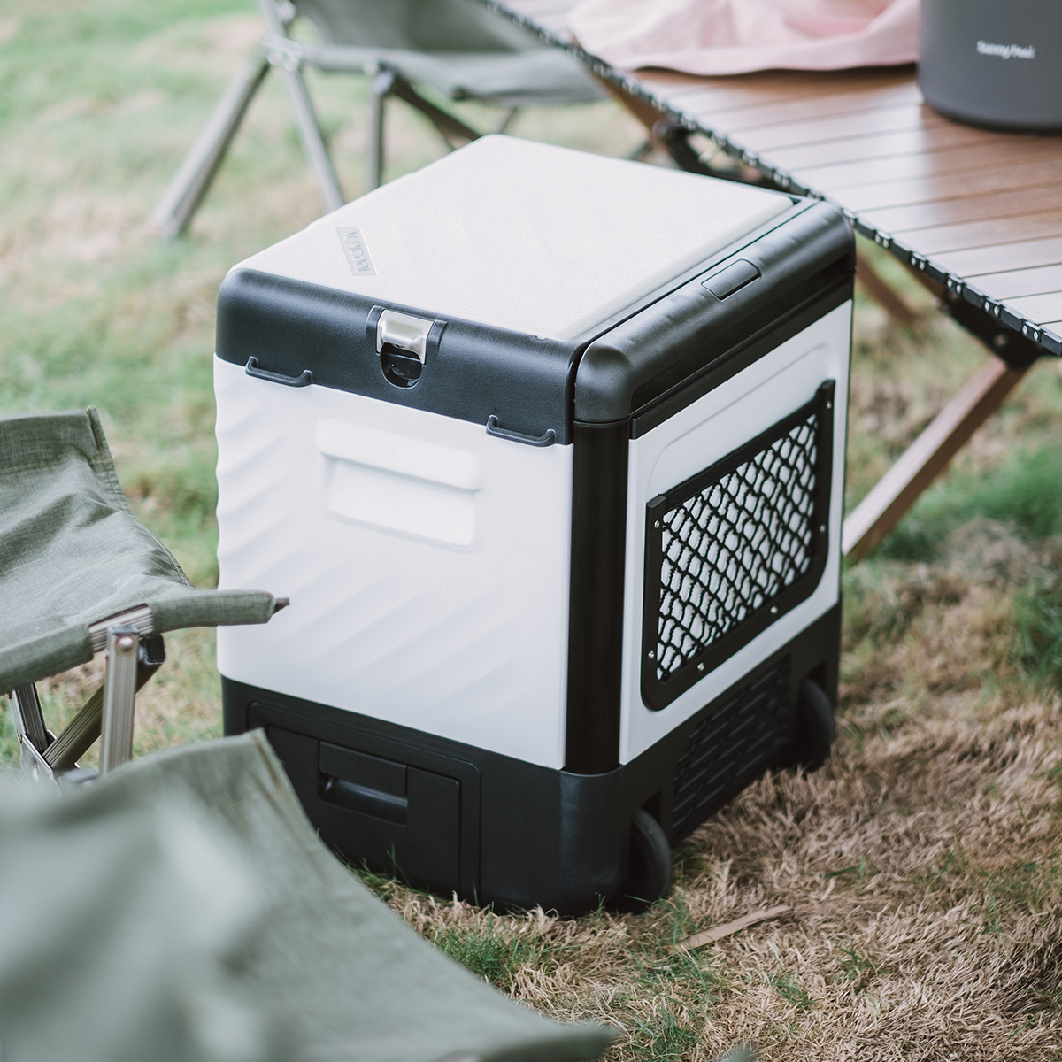 P22 20L mini easy carry small car fridges portable wheels and handle rugged design shockproof