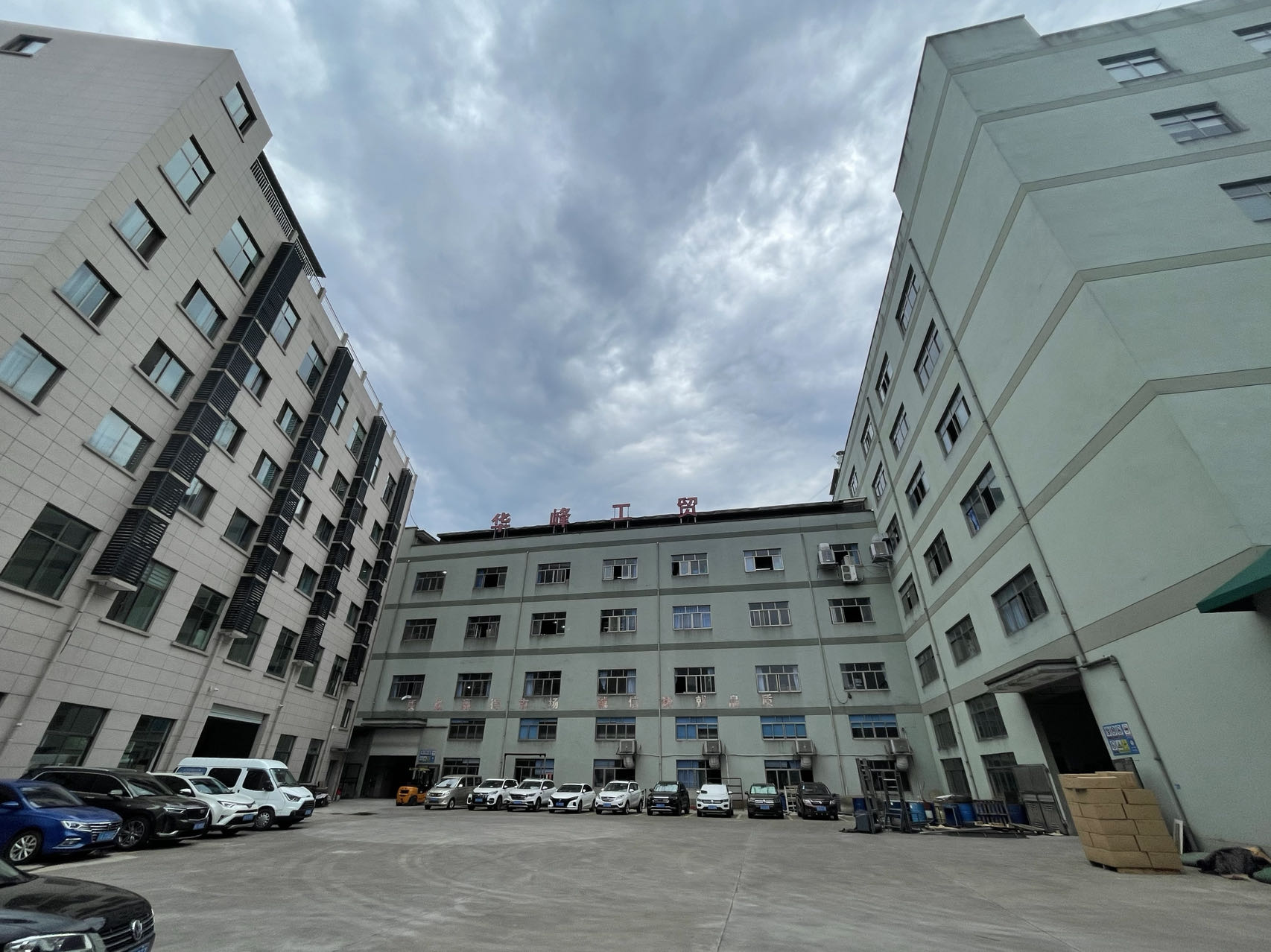 Jinhua Huafeng Industrial and Trading Co., Ltd. – waterproof boots 2