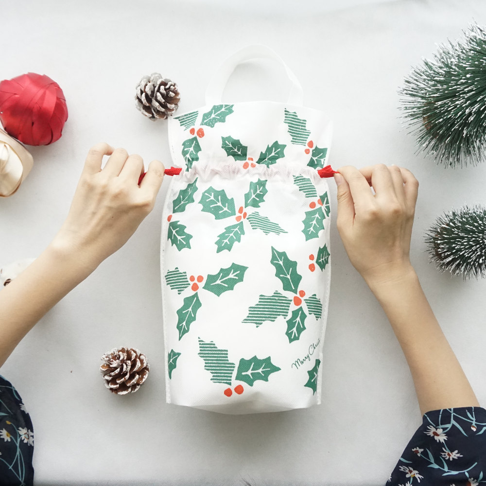 004 Gift Bag White Non-woven Fabric Leaf Pattern Christmas Handle Drawstring Gift Bags
