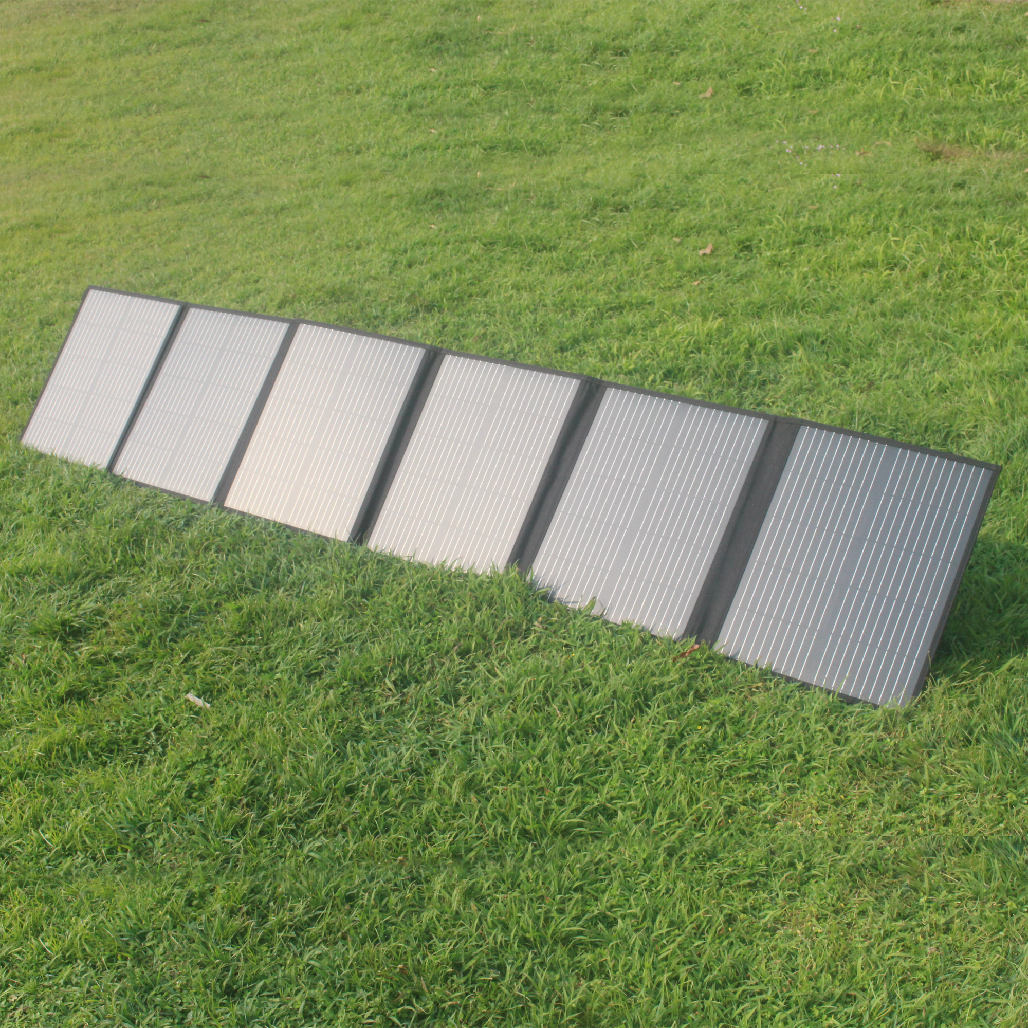 Foldable solar charger