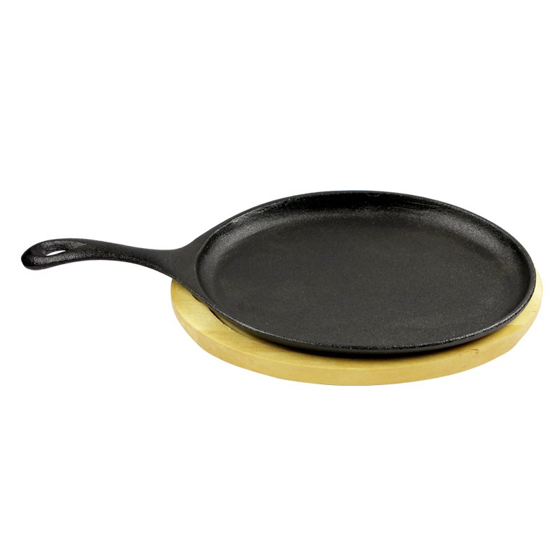 cast iron pan with wooden tray