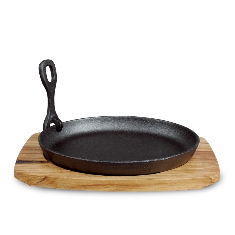 cast iron pan with wooden tray