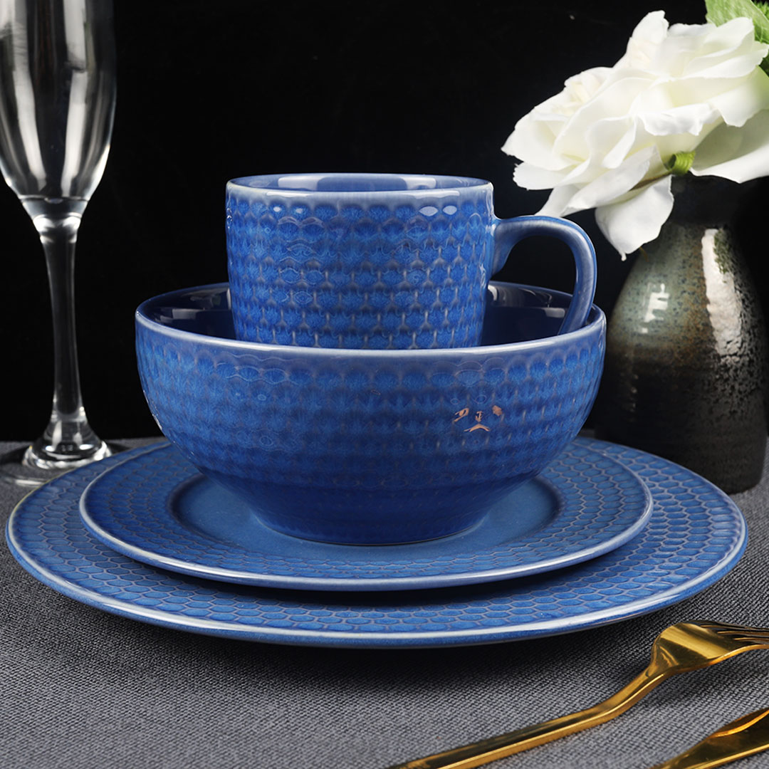 Reactive glaze dinnerware set