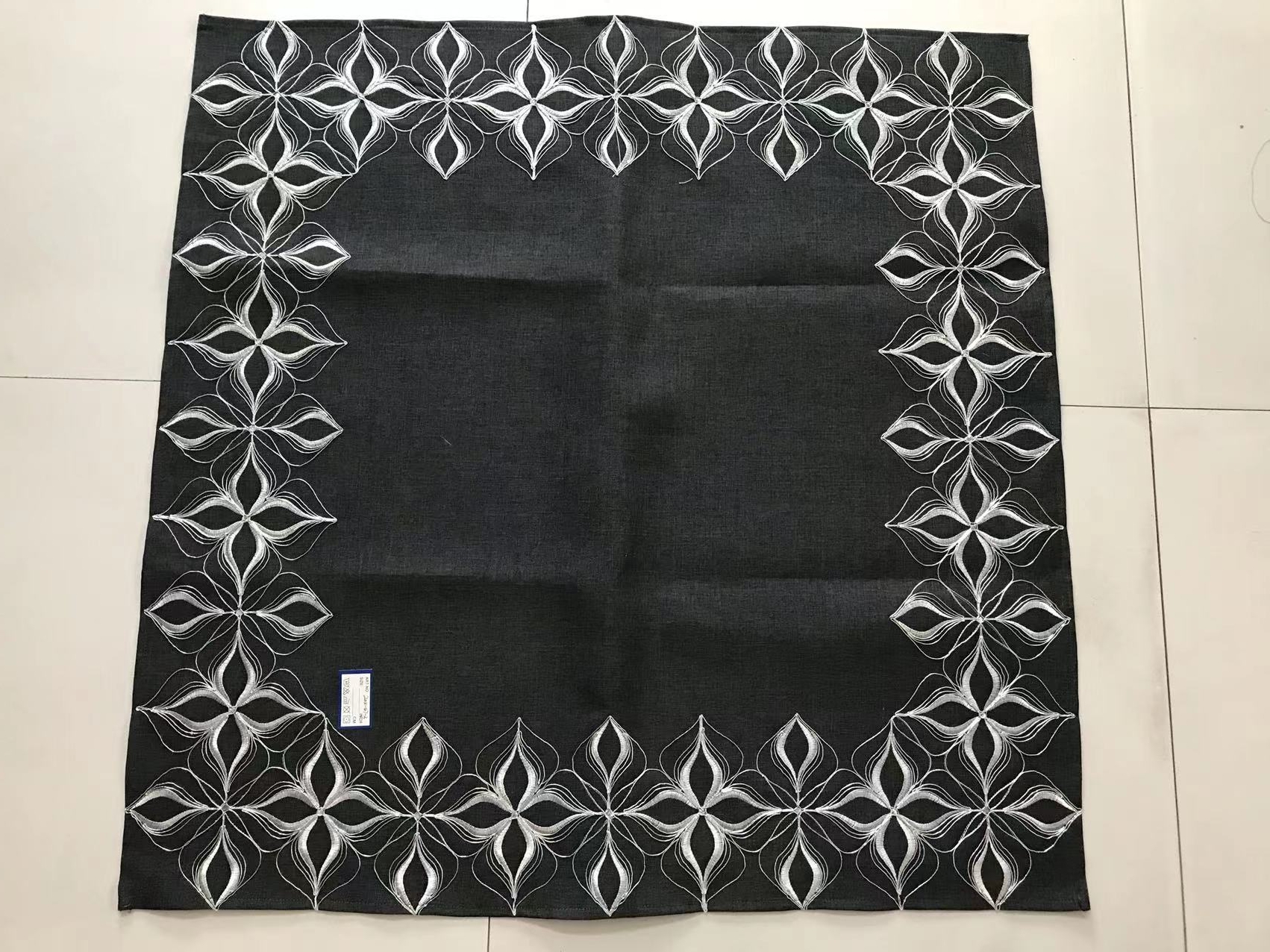 the Newest and Sepcail Table cloth by machine and handmade
