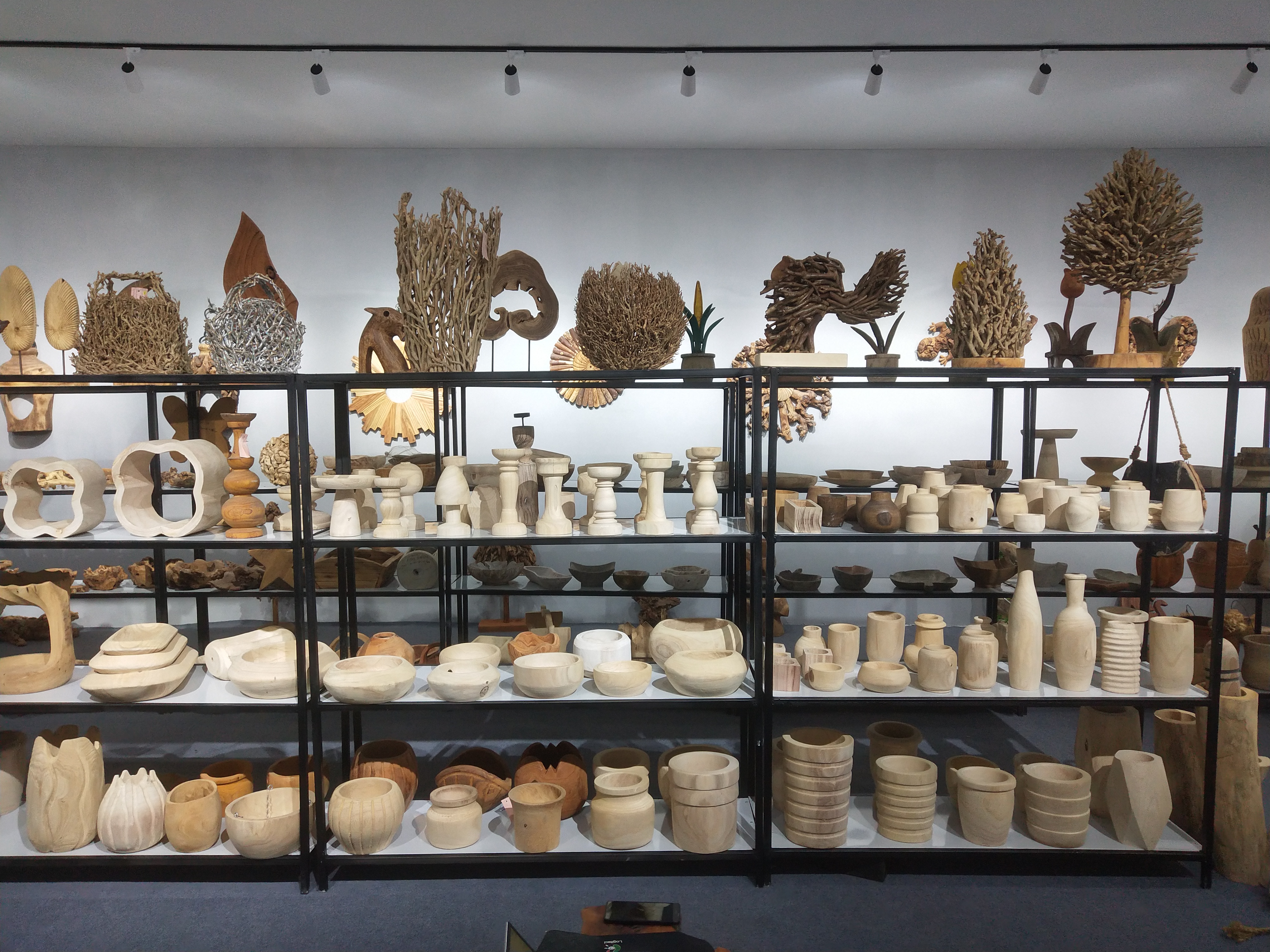 Anhui Lingzhi Handicraft Co., Ltd. – Wooden cutlery racks 1