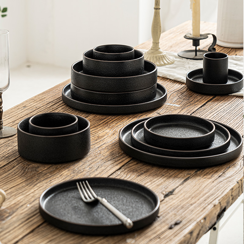 Cast-iron-look Black Stackable tableware