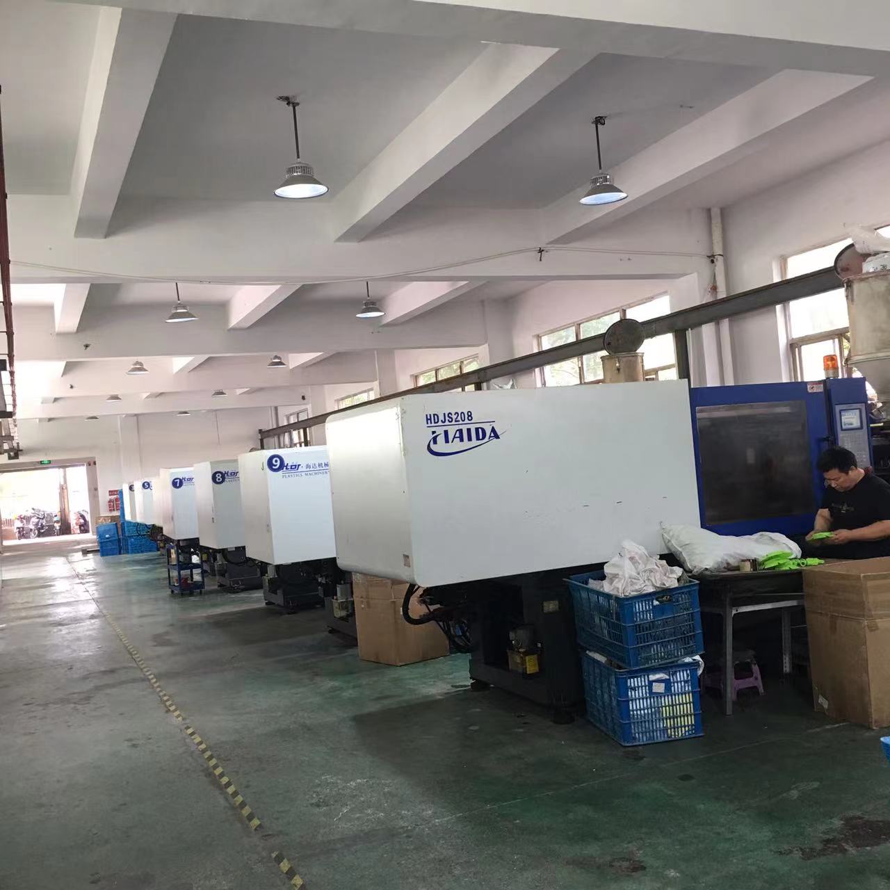 Ningbo Qingle Sanitary Ware Co., Ltd. – roller squeegees and brushes 3