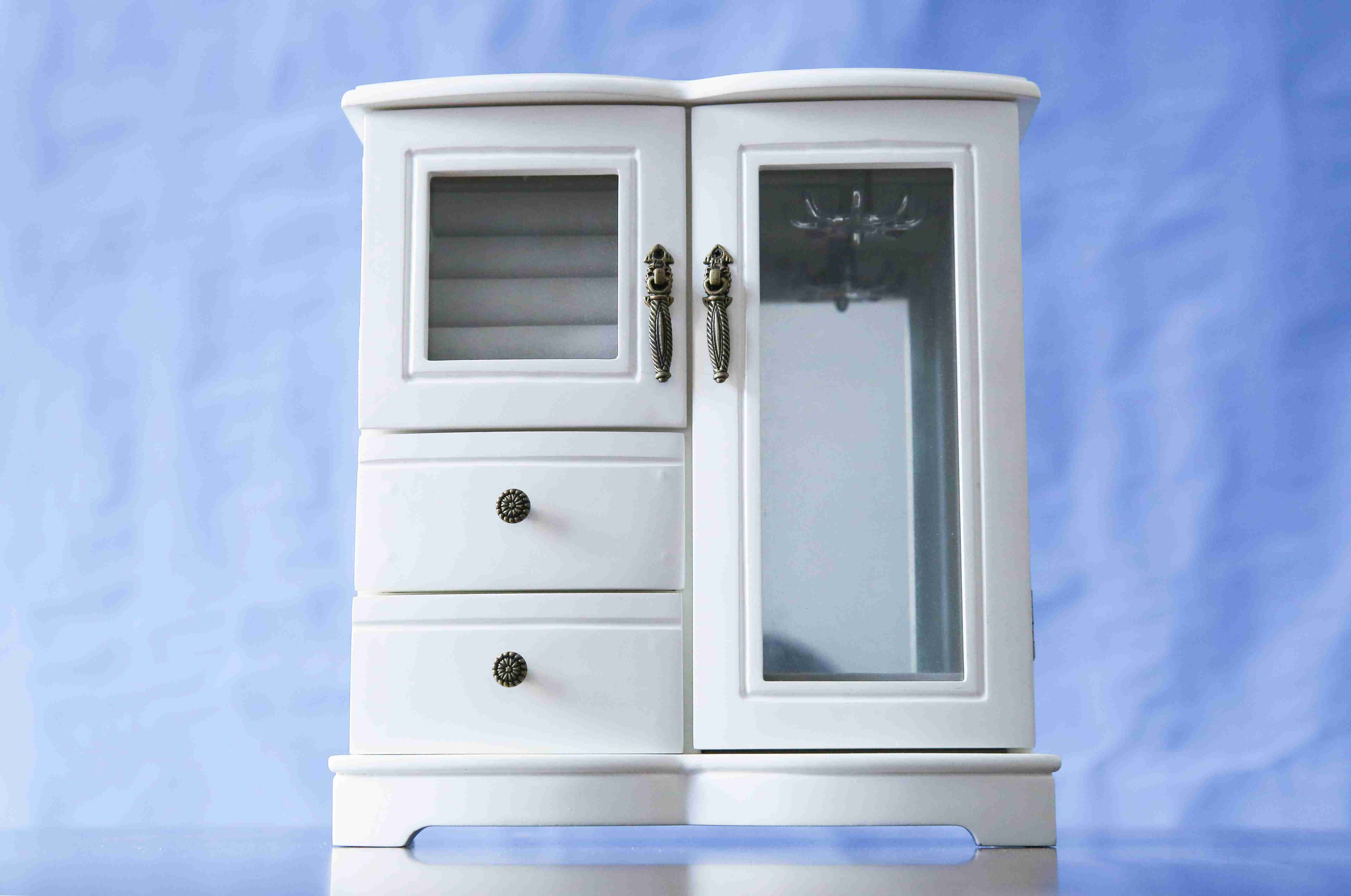 Jewelry box