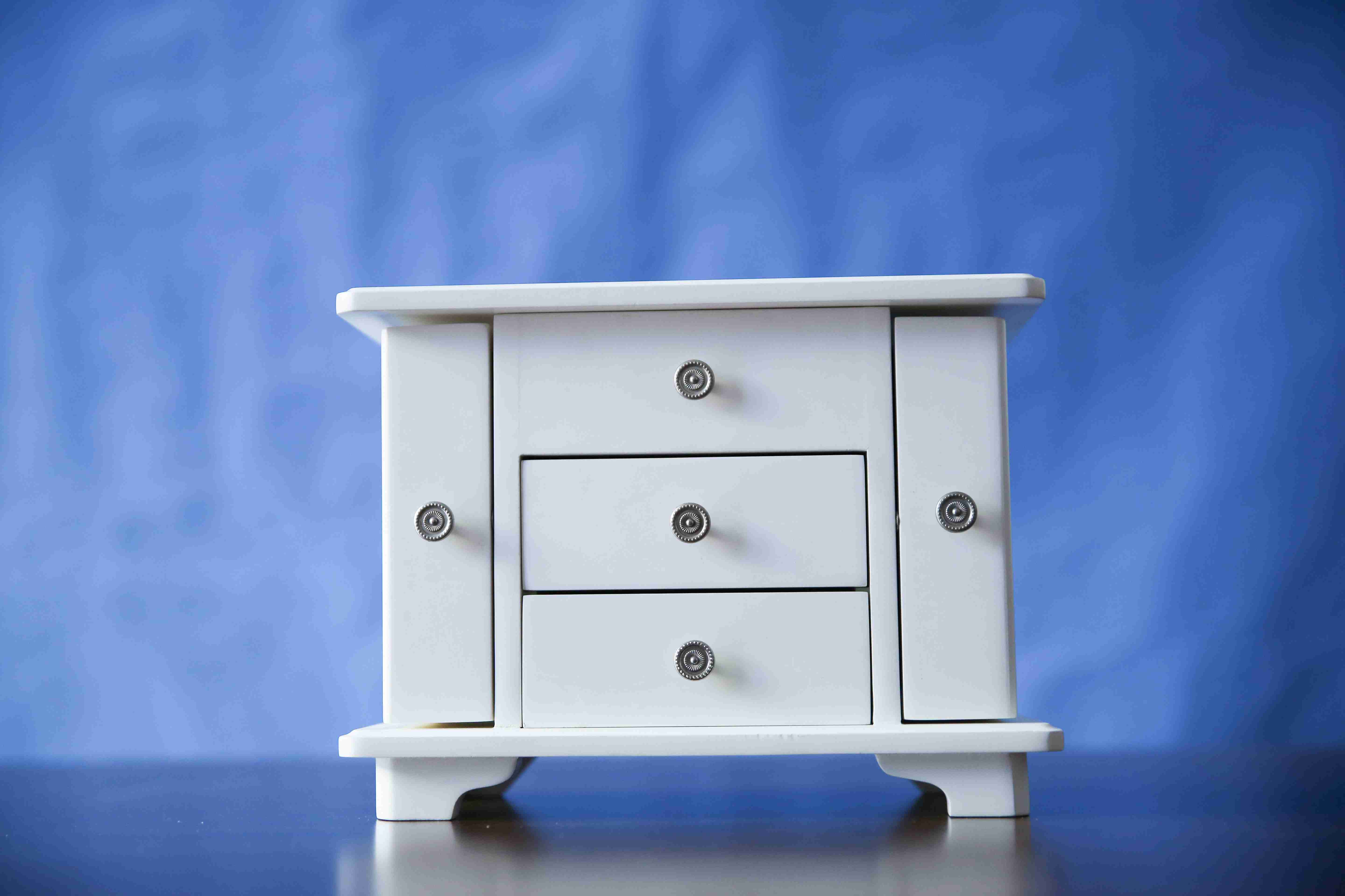 Jewelry box