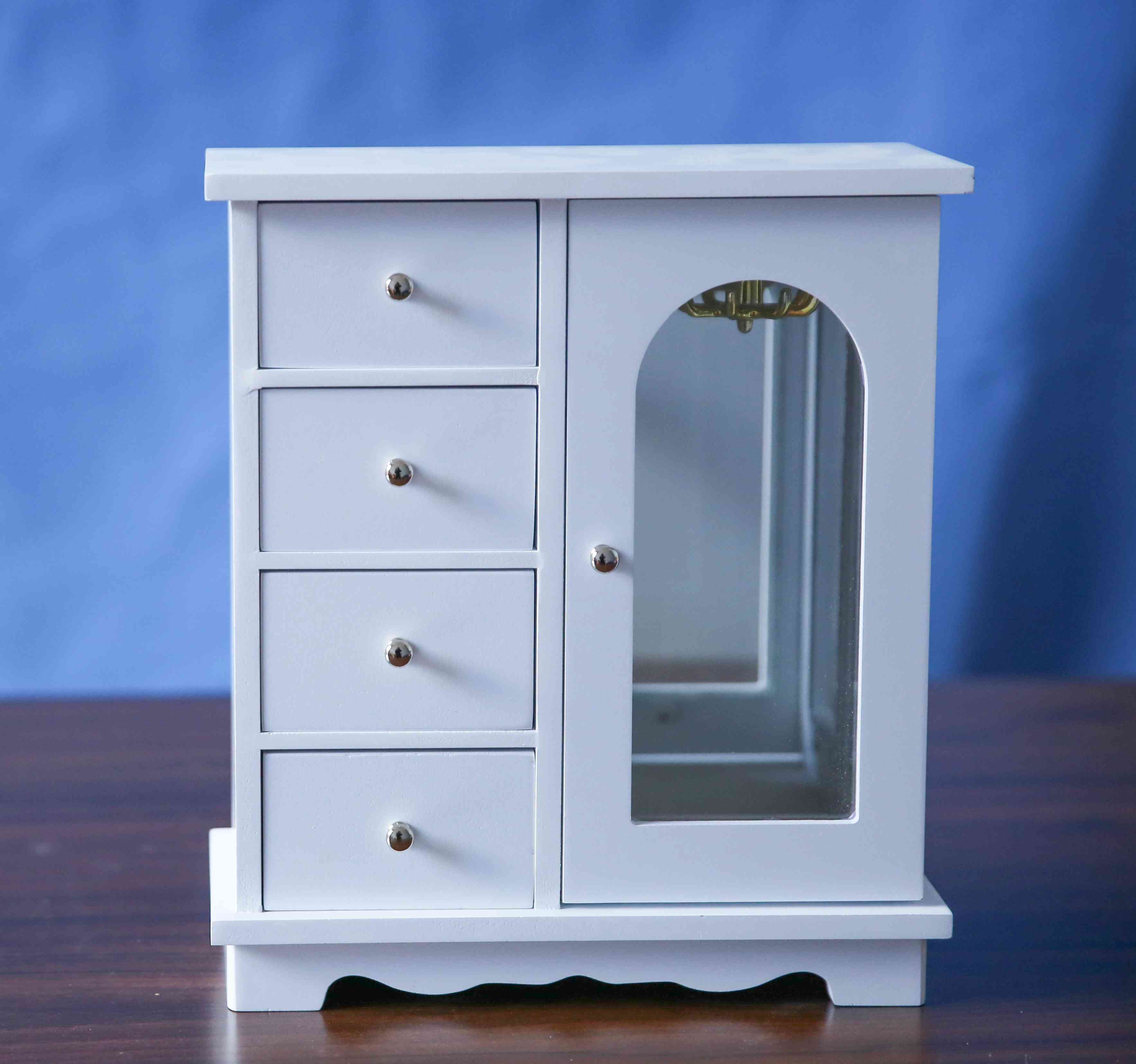 Jewelry box