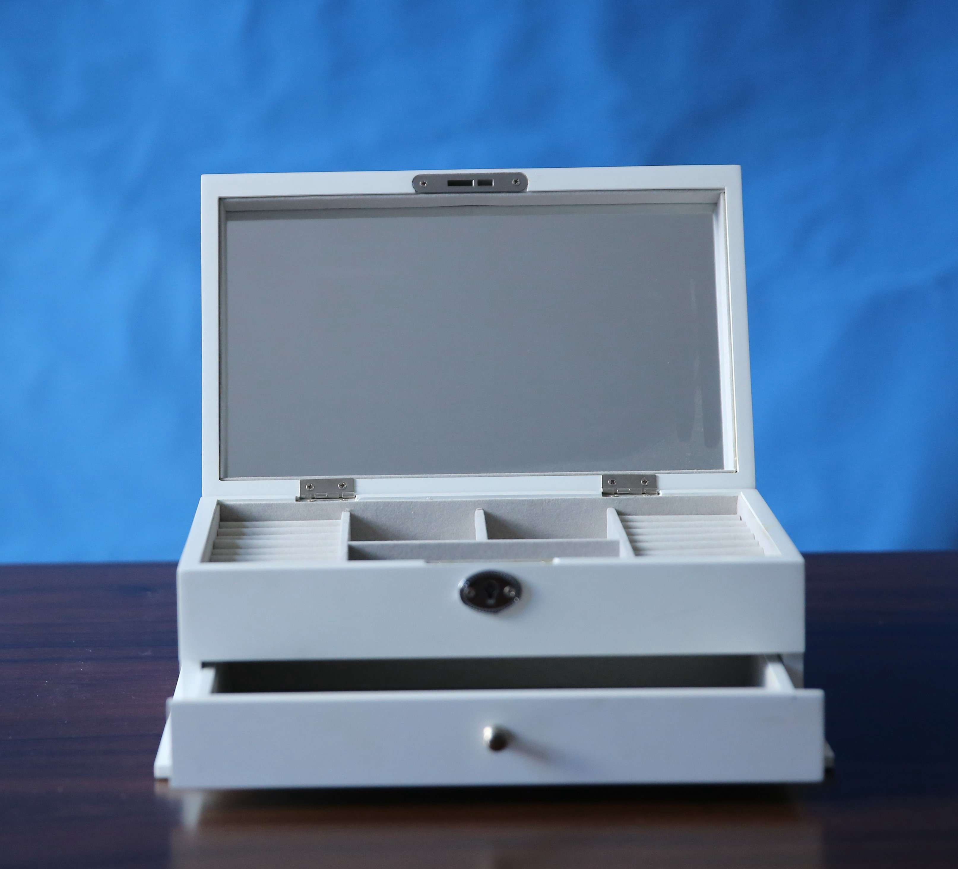 Jewelry box