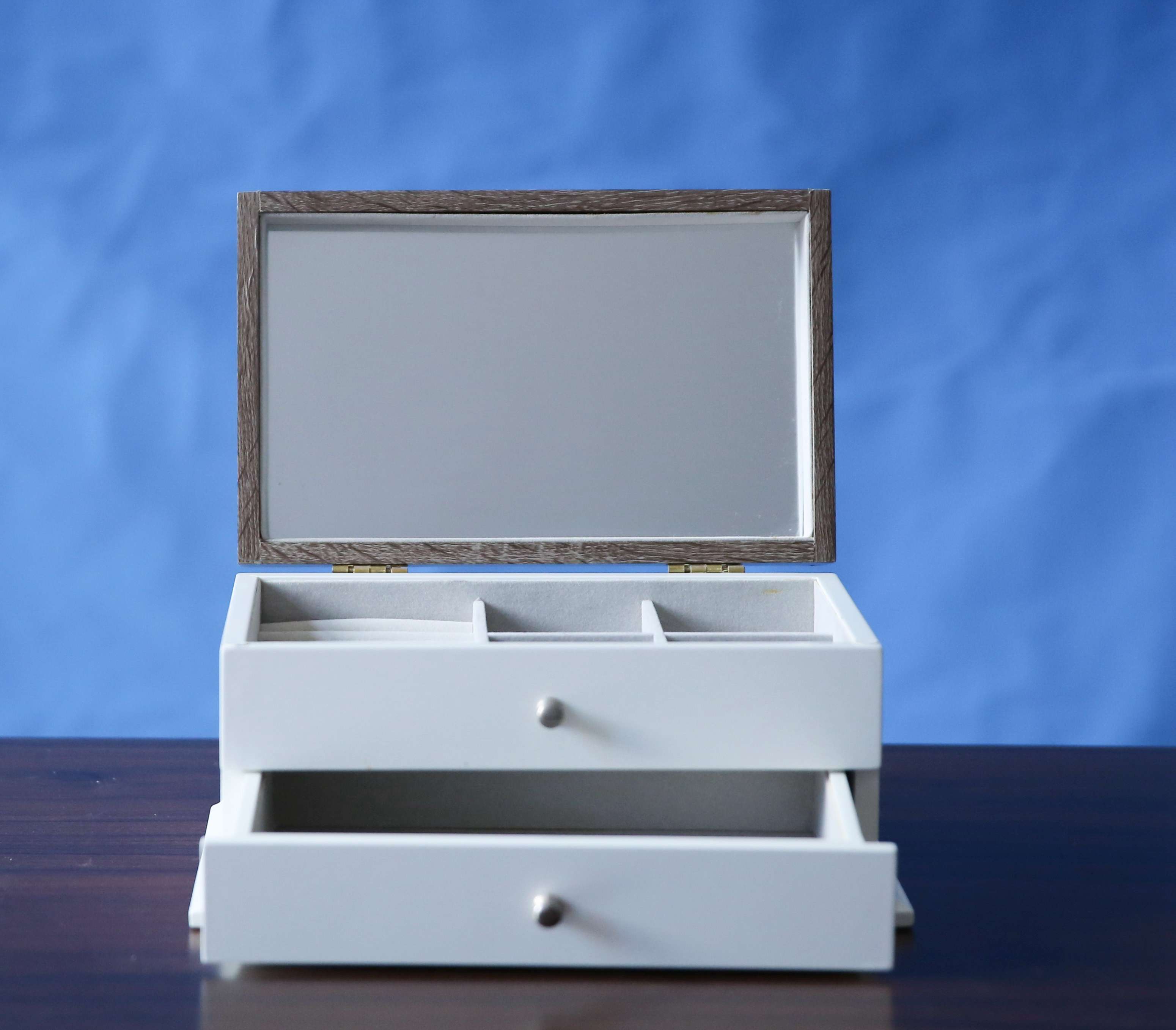 Jewelry box