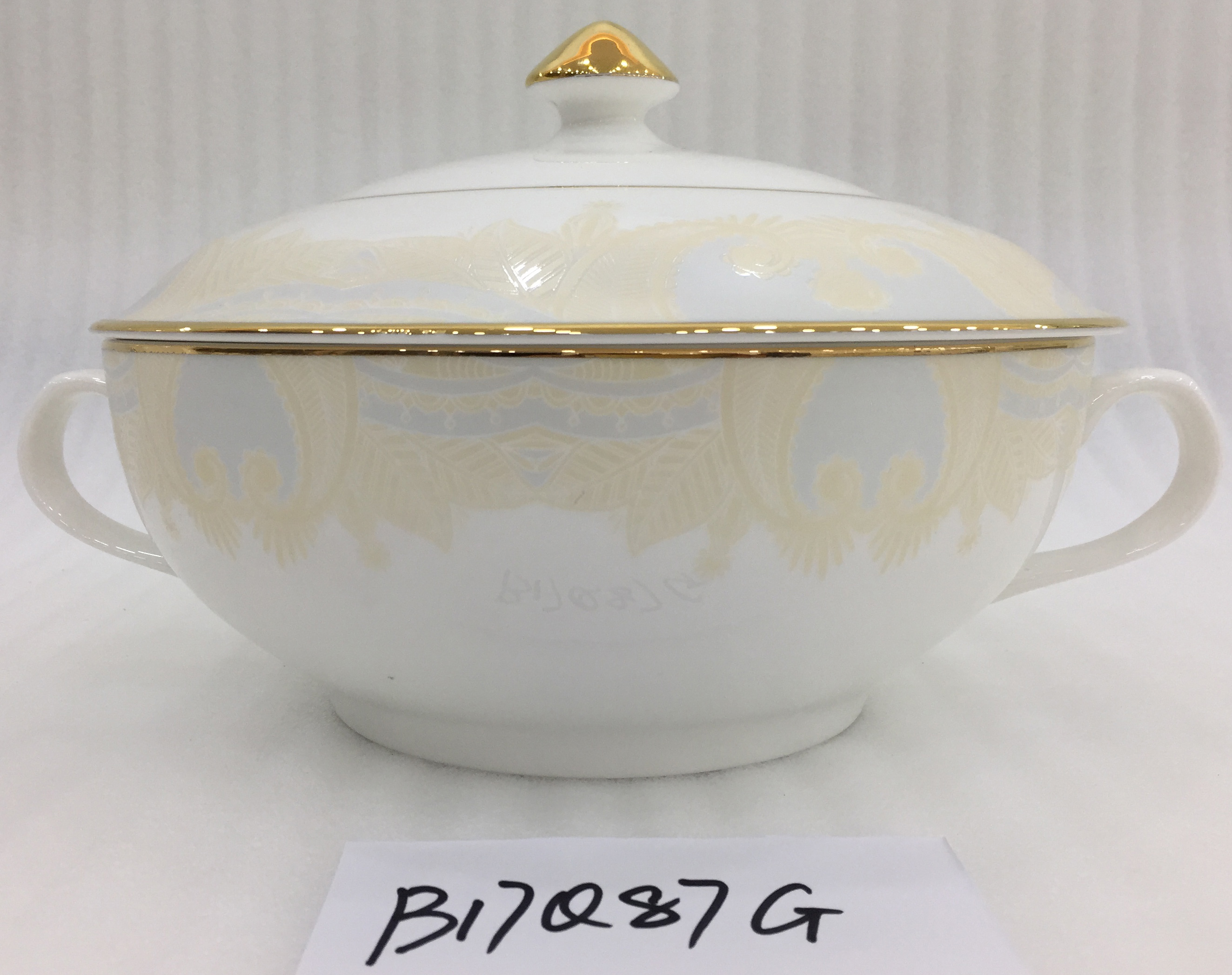 soup tureen