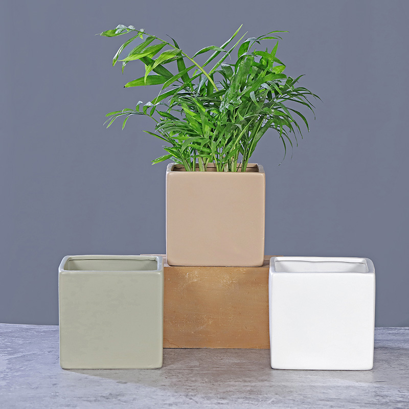 Ceramics flowerpot in square