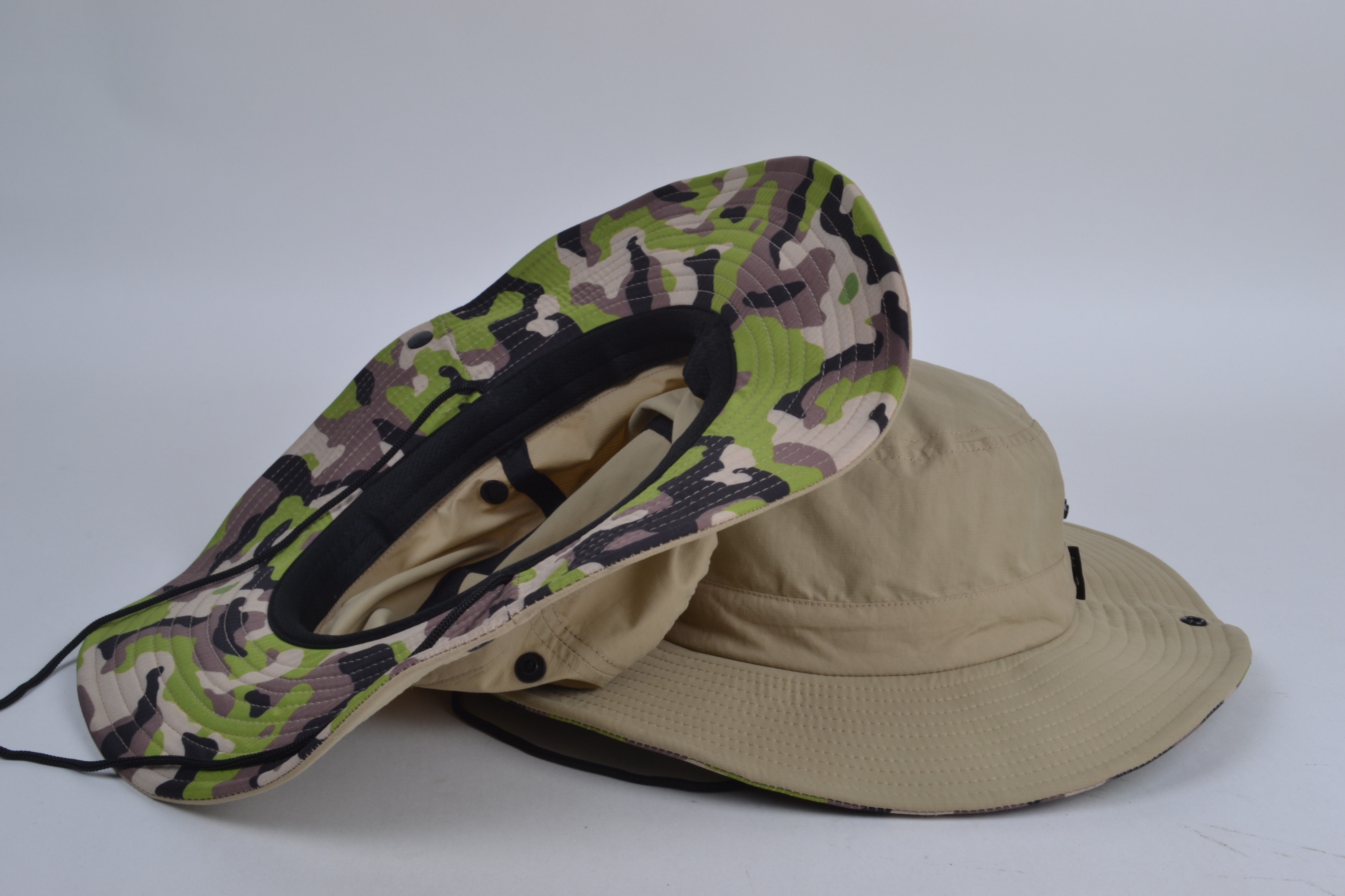 wide brim bucket hat