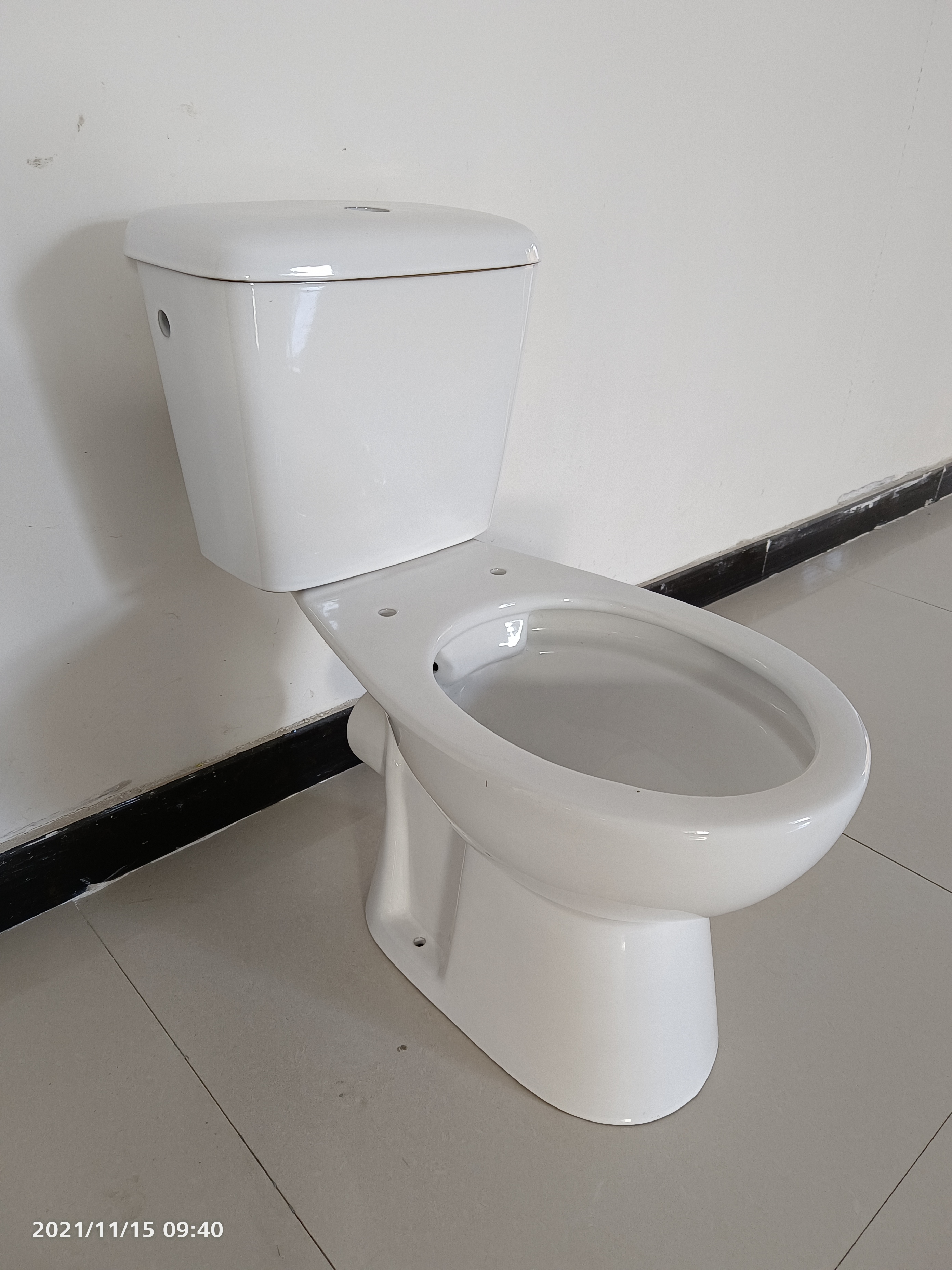 Two-piece toilet