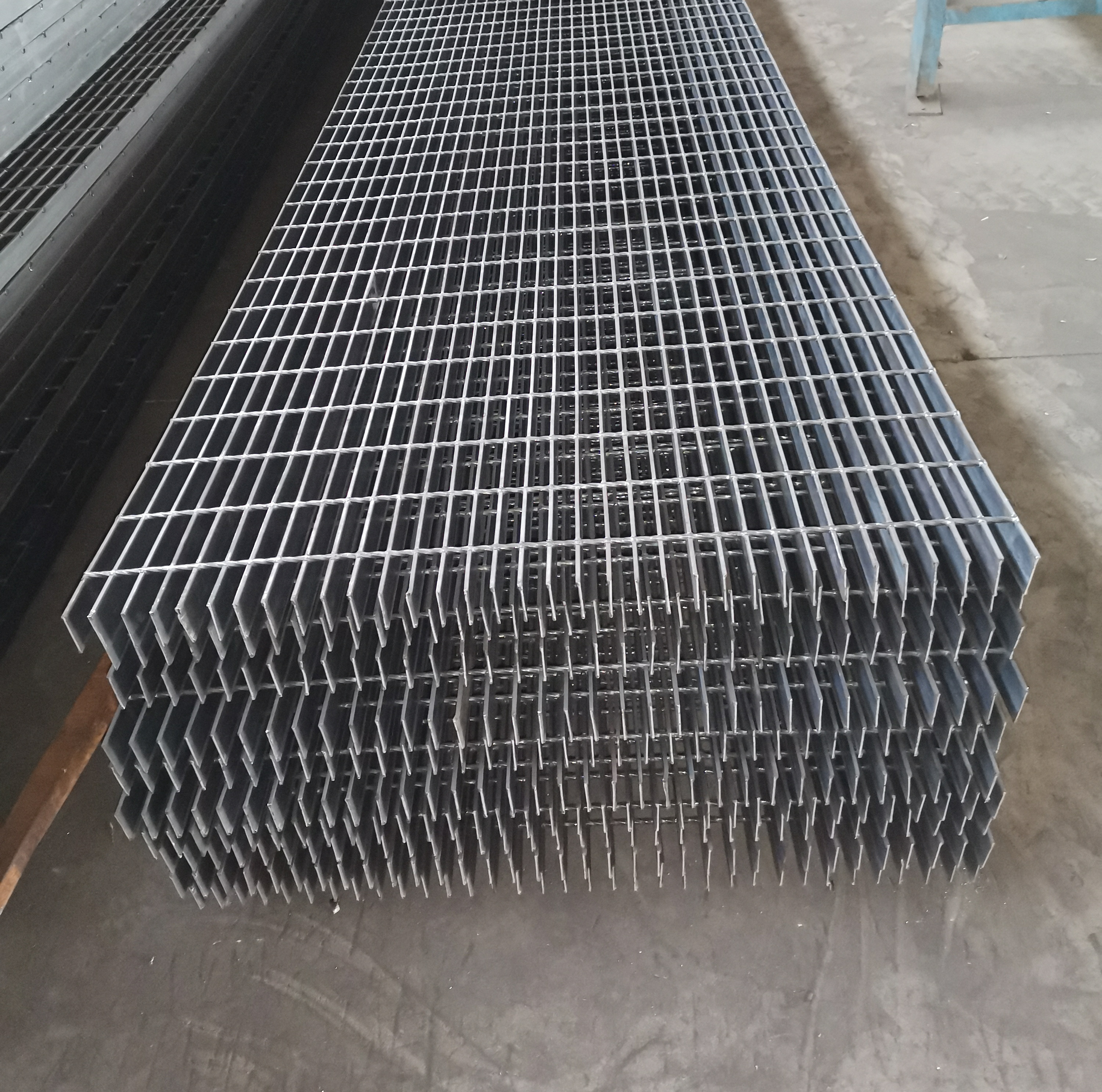 Open end steel grating