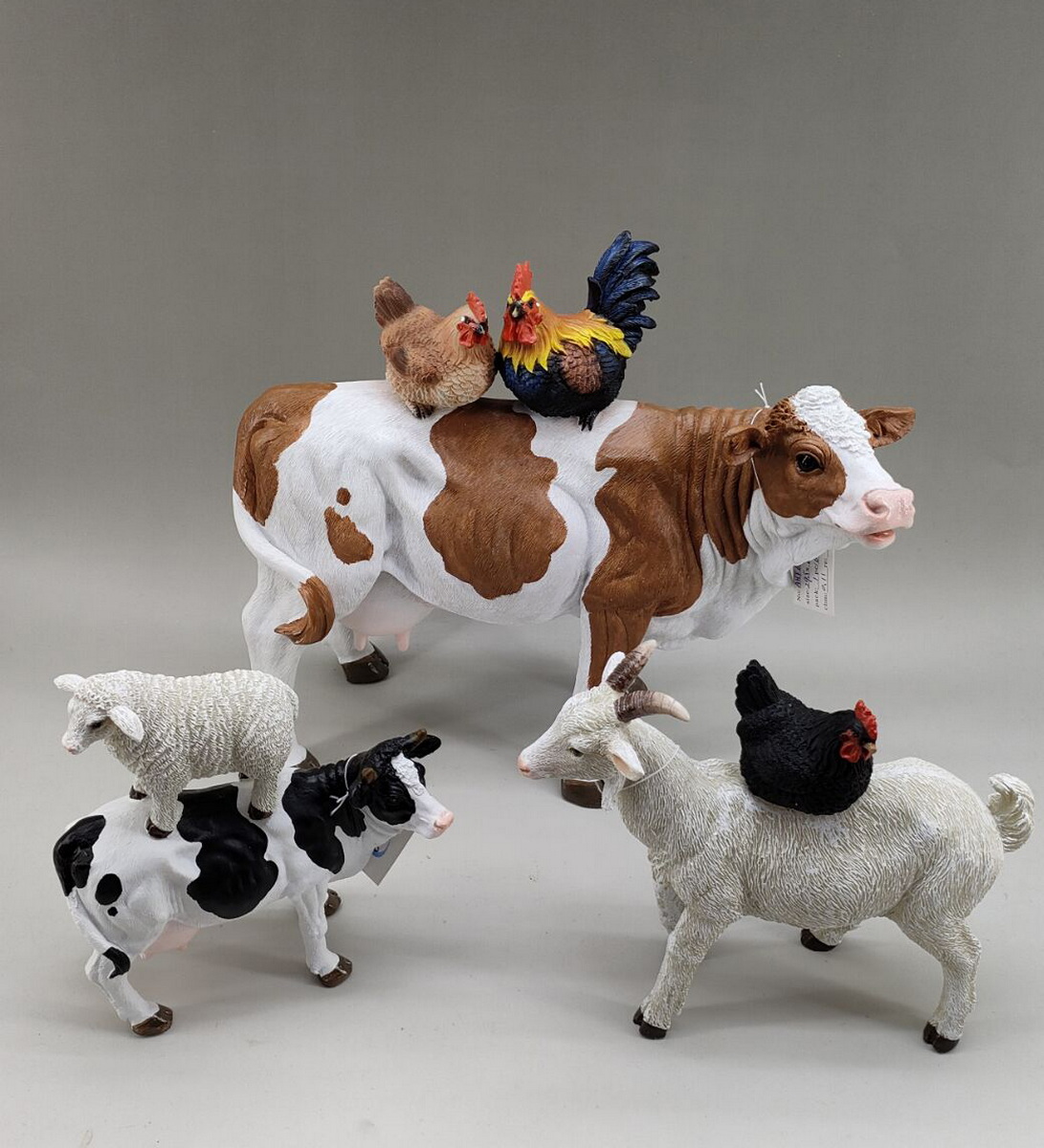 Realistic animal garden decoration