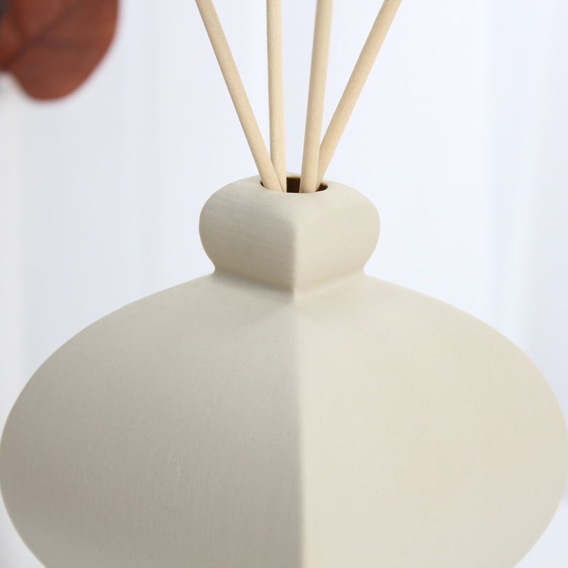 Geometric aromatherapy bottle