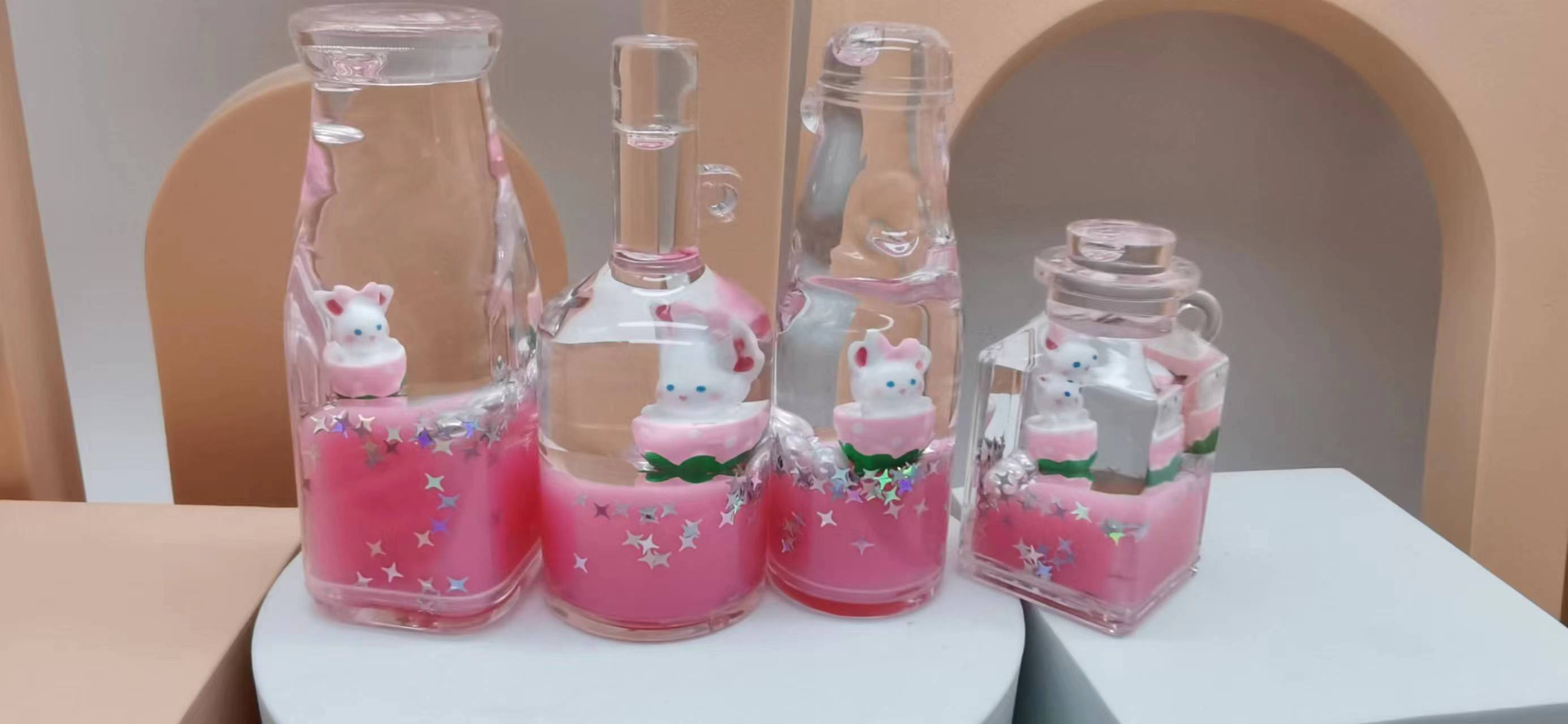 Clear Acrylic Customized Keychain Cute 3D Doll Floating Quicksand Liquid Keychain