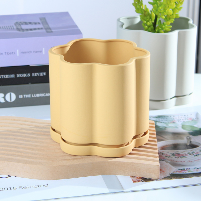 Lace flowerpot