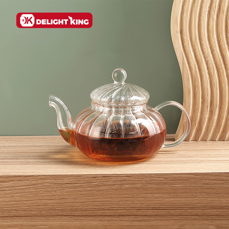 Glass teapot with infuser