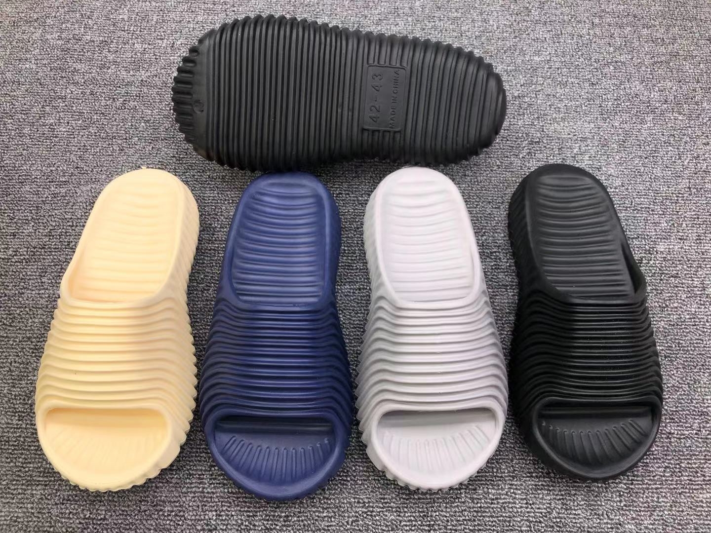 Latest Design Line Pattern Lightweight Soft Cushioned Non-Slip Bathroom Men's and Women's Slippers