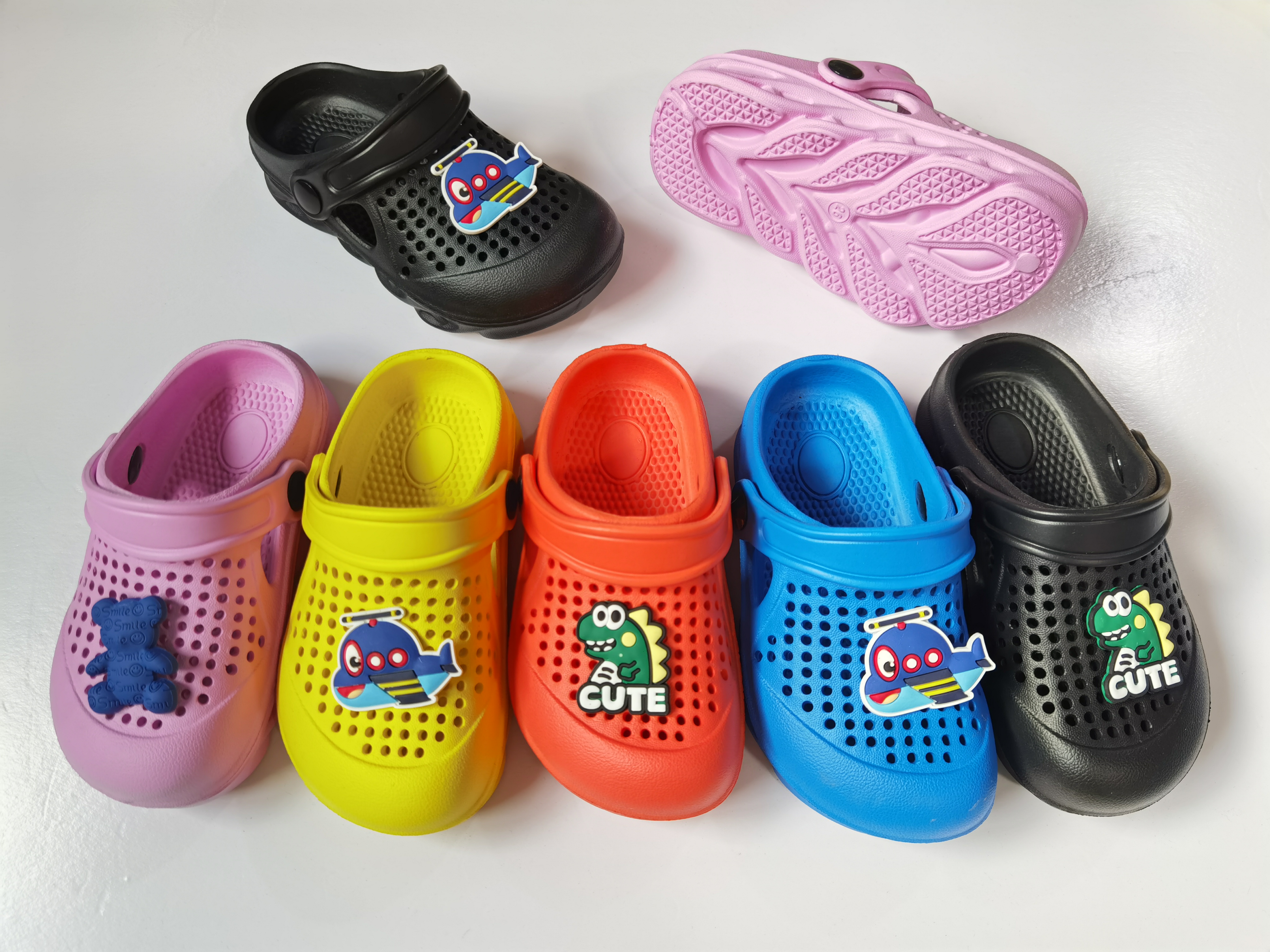 Latest Design Cute Cartoon Indoor and Outdoor Anti slip Children's Slippers clogs