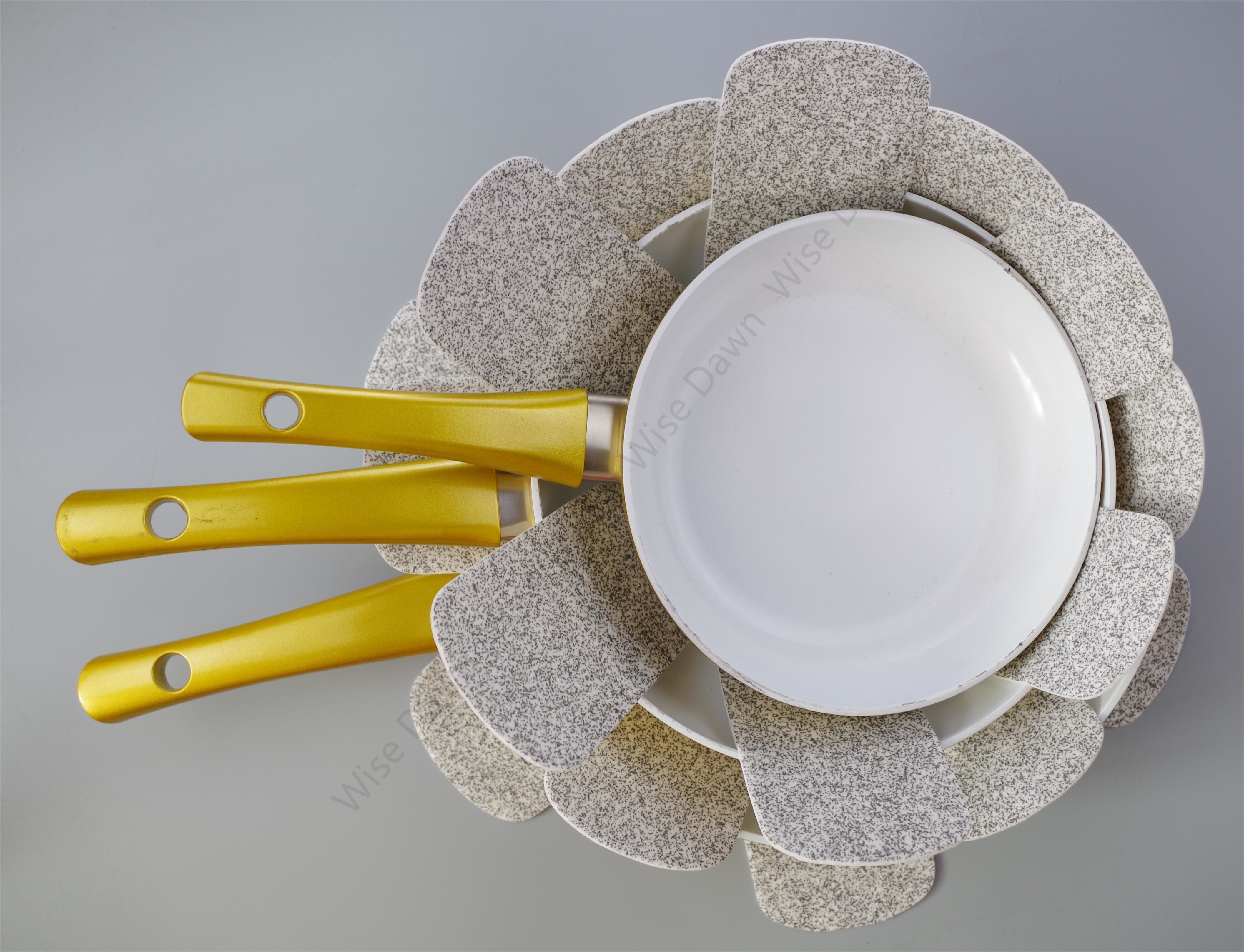 Nonwoven cookware protectors anti-slip pan protectors