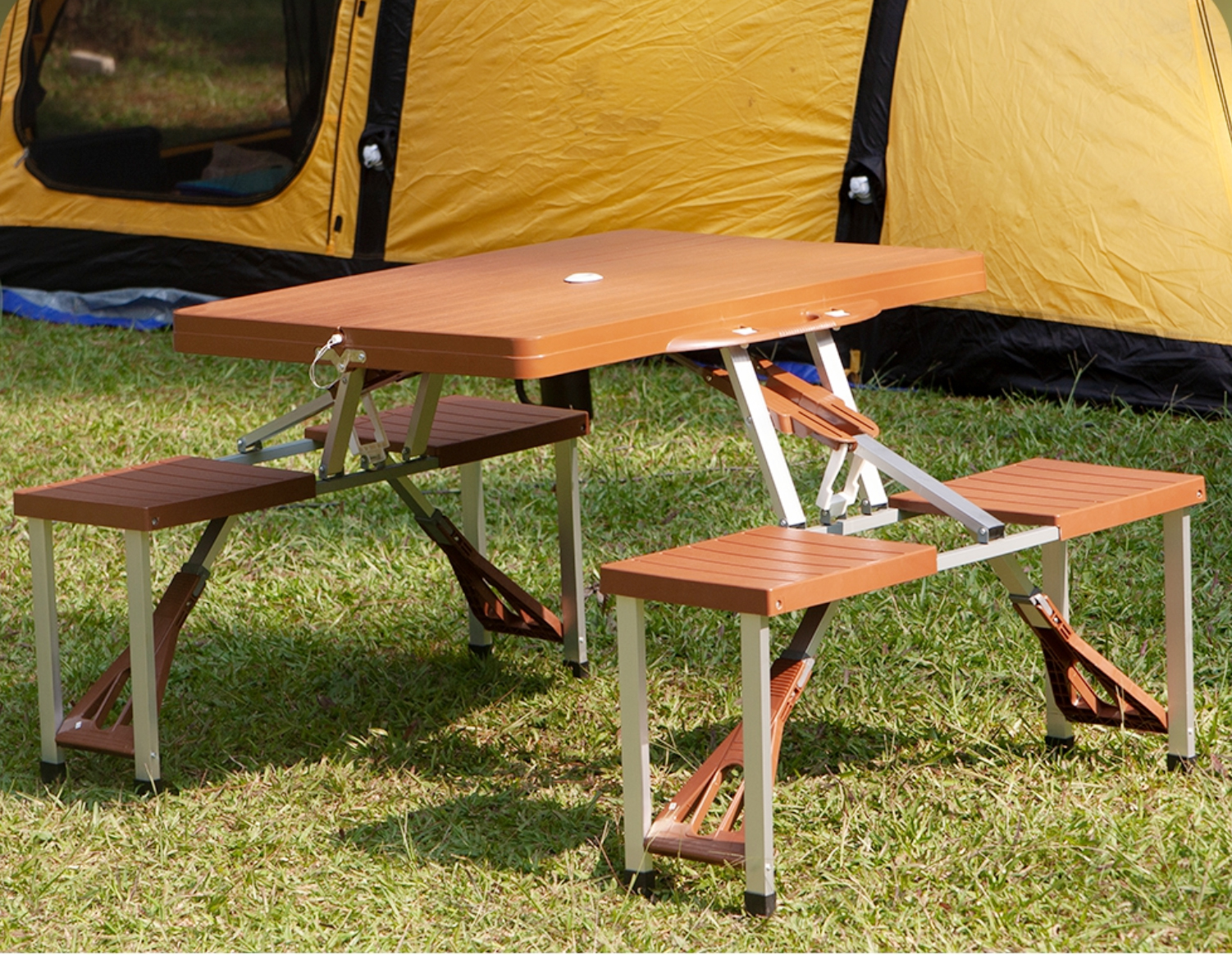 Outdoor folding table