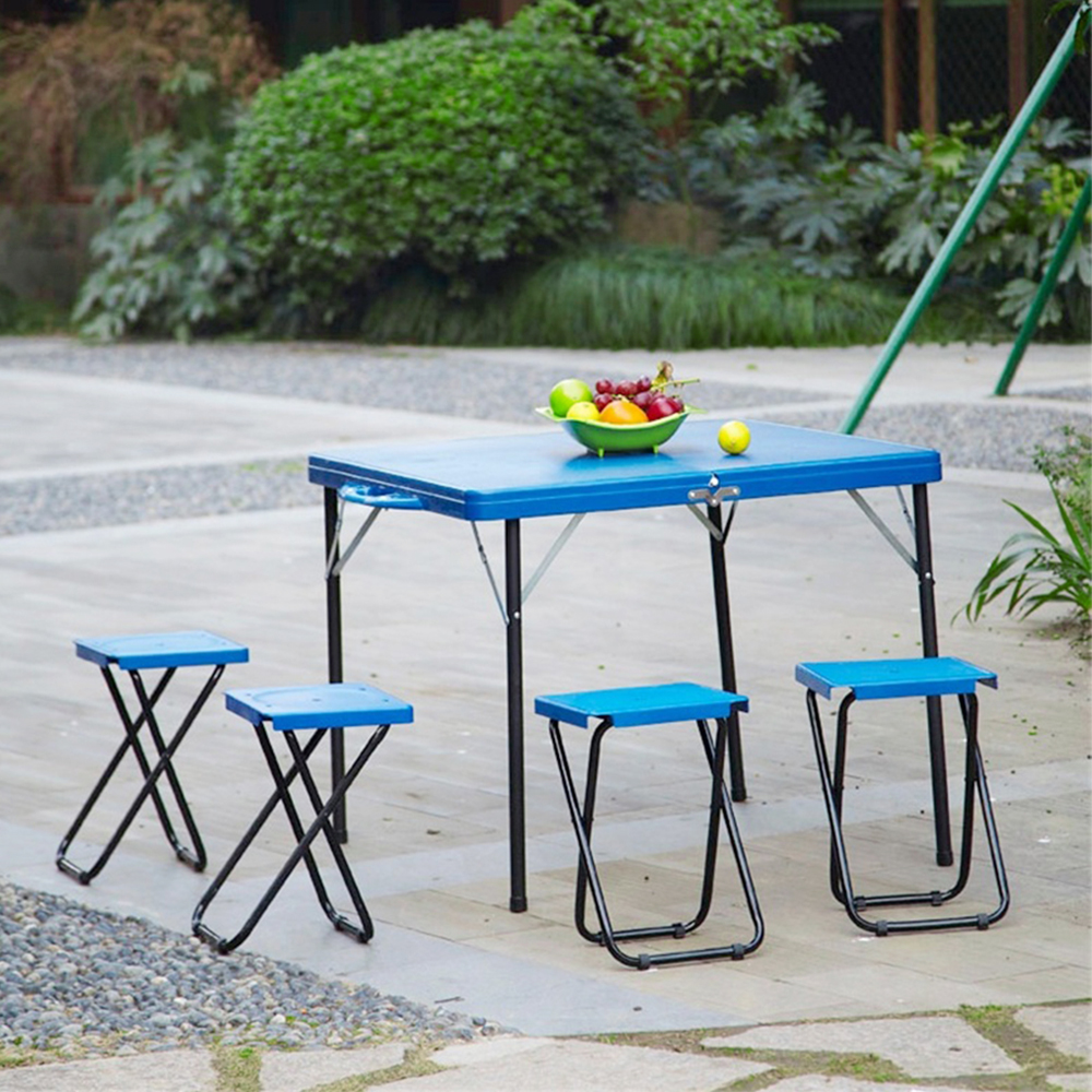 folding table with chairs