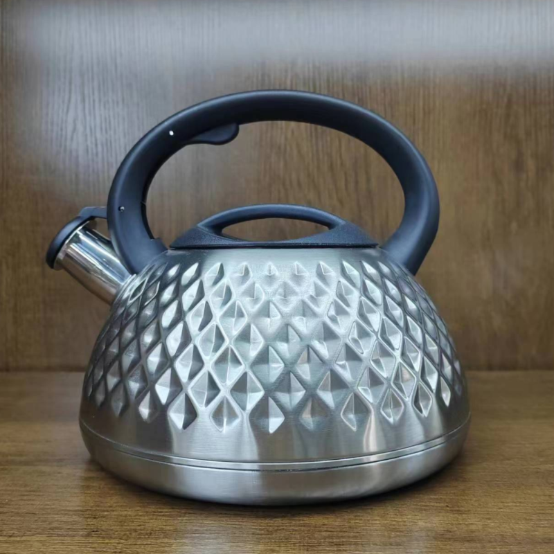 Stainless Steel Induction Kitchenware Whistling Kettle-Black Nylon Lid