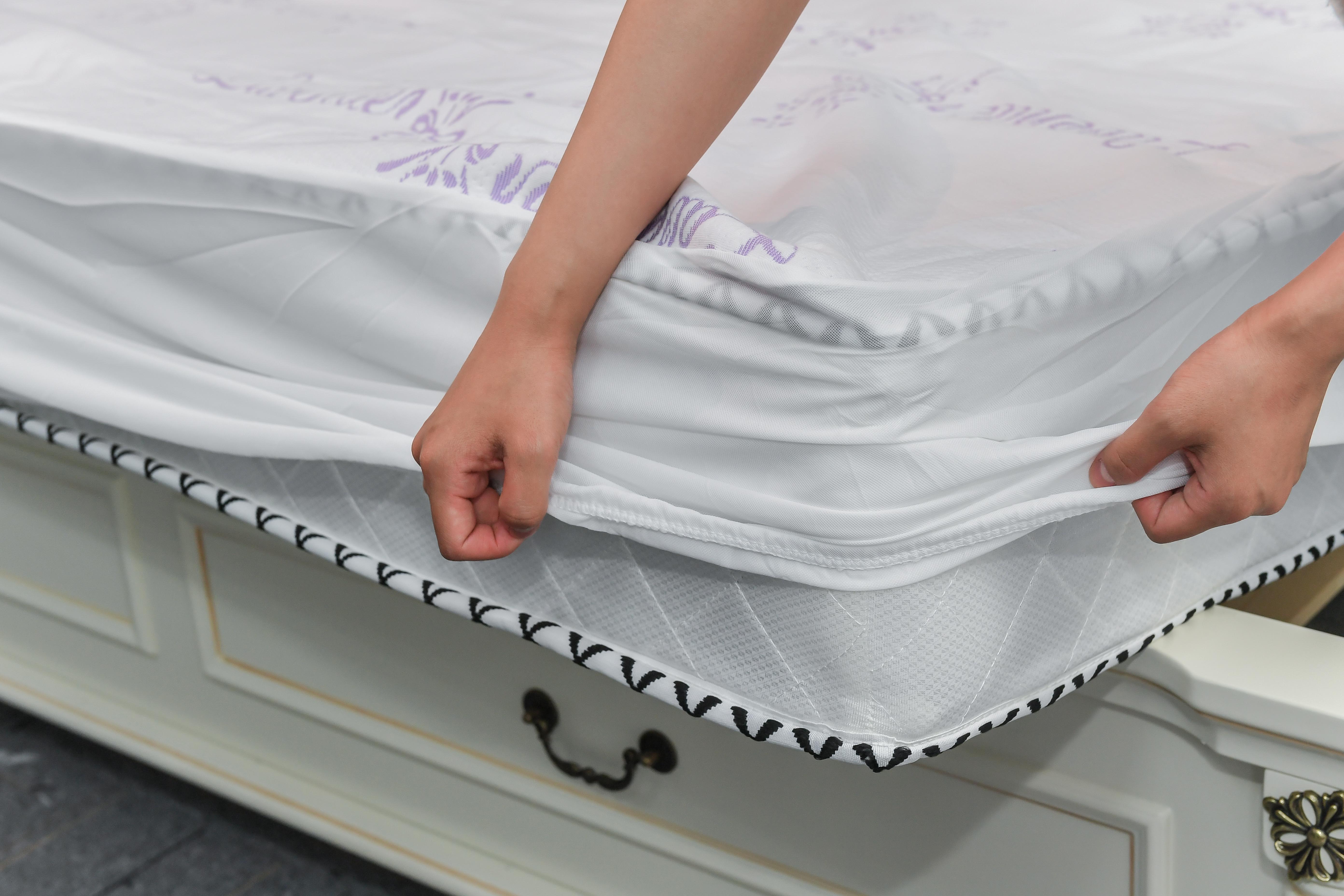 kingsize waterproof bed cover