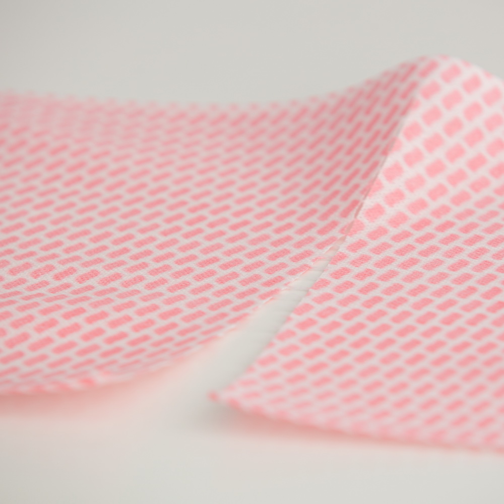 Spunlace nonwoven cleaning wipe