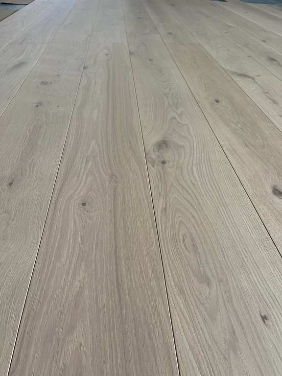 Mitsein Multi Layers Engineered European Oak Wood Flooring Invisible-Lacquer Birch Substrate