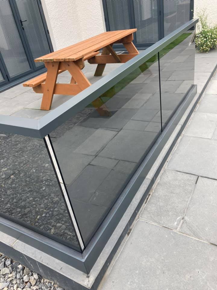YL heavy u channel aluminum modern decorate and glass balcony glass and aluminum accessories