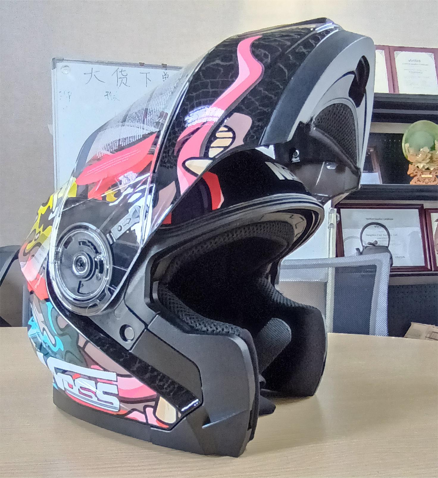 Motorcycle helmet with ECE / DOT-flip up helmet