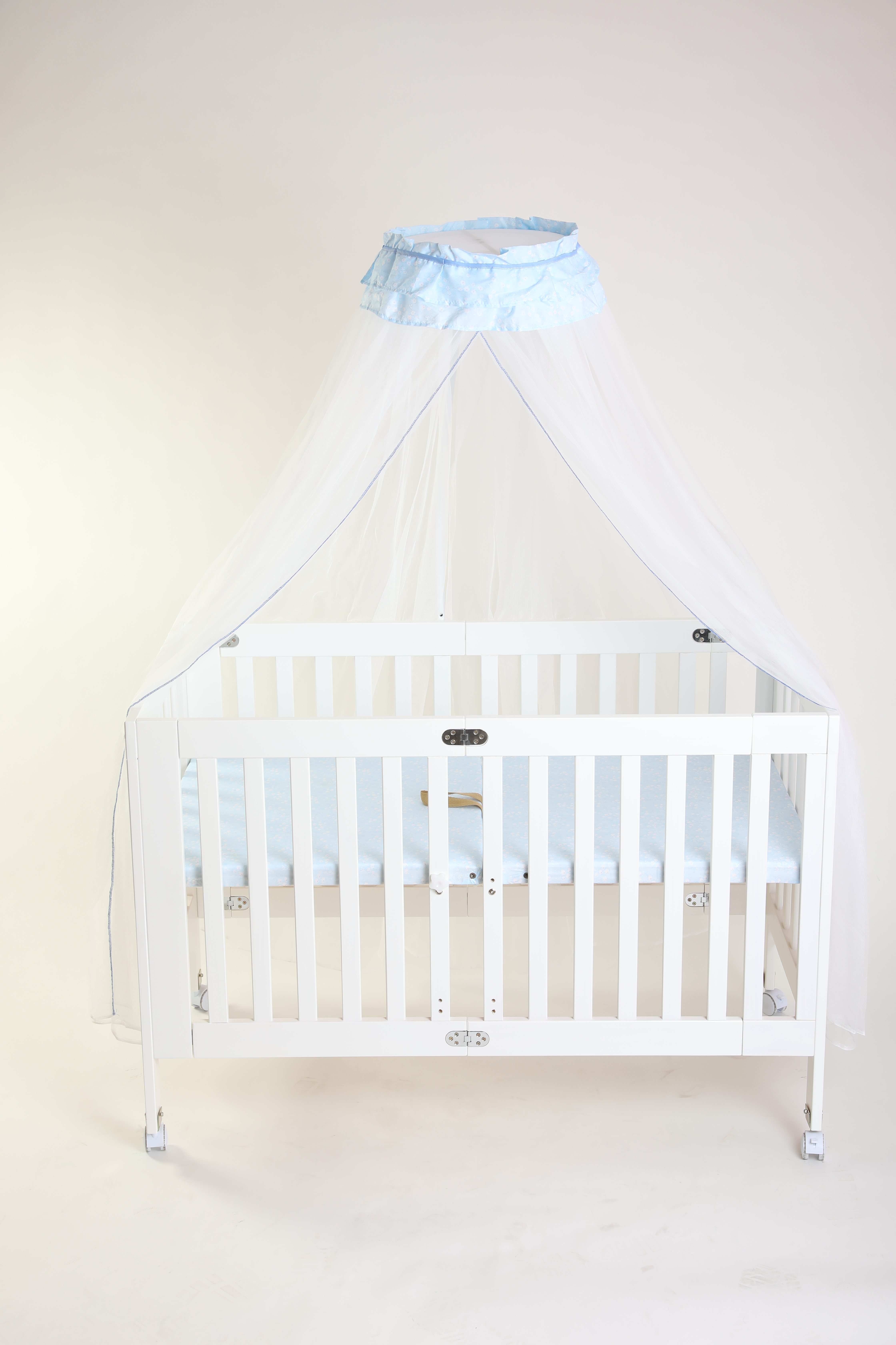 Folding crib