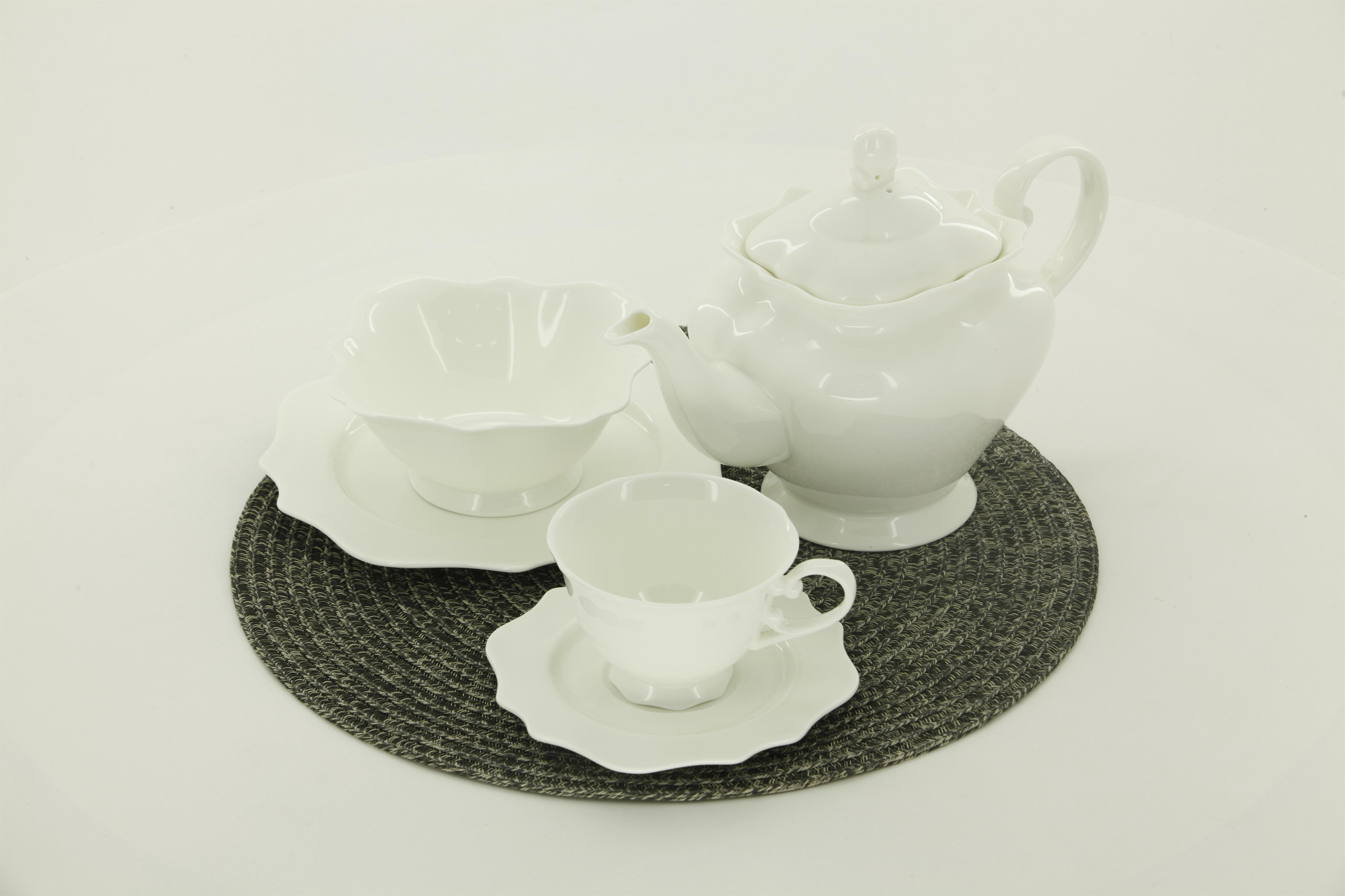 Porcelain dinner set