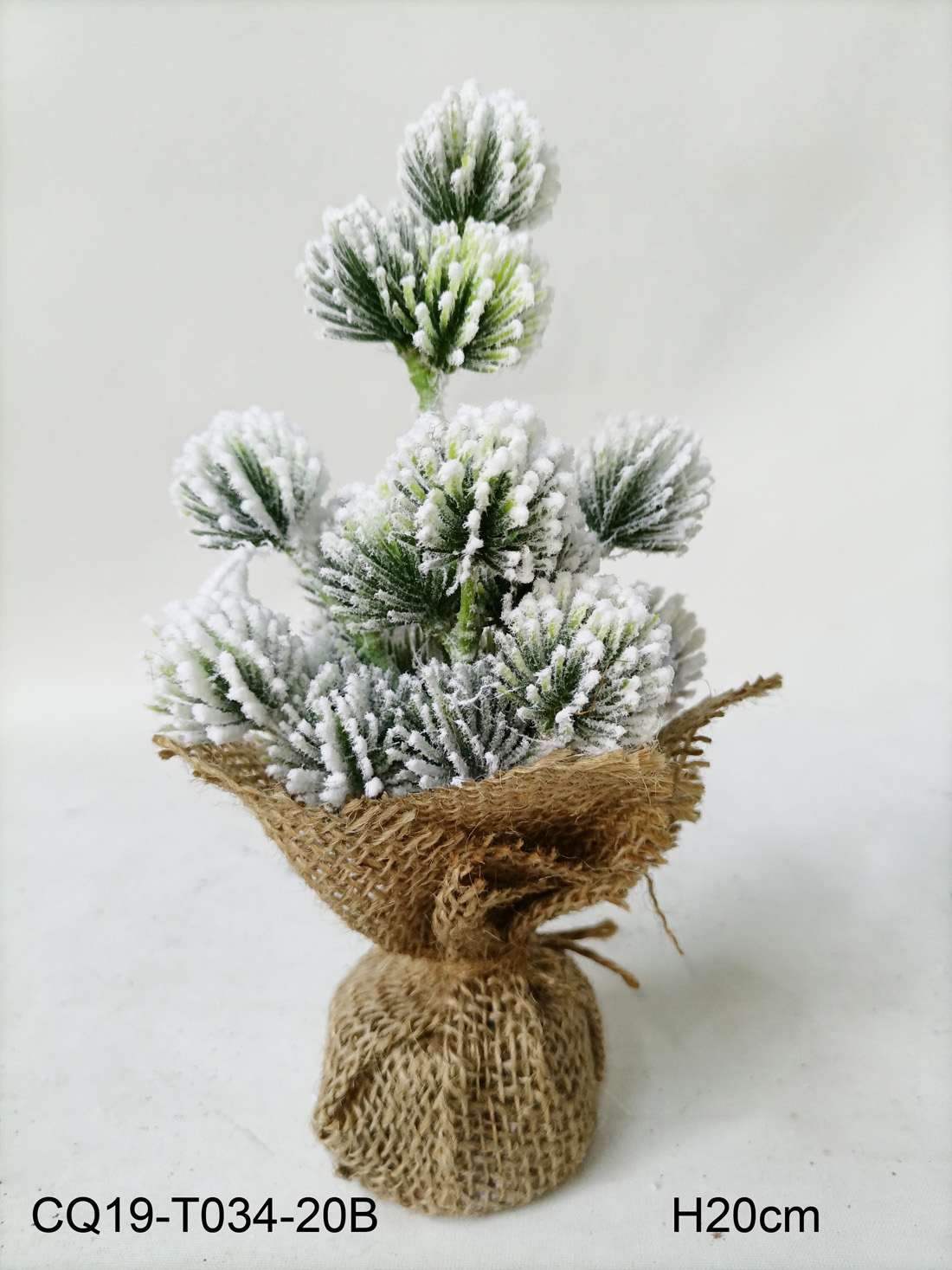 Fashionable Christmas Tree Decorations - Bring a Touch of Glamour to Your Holiday Celebrations!