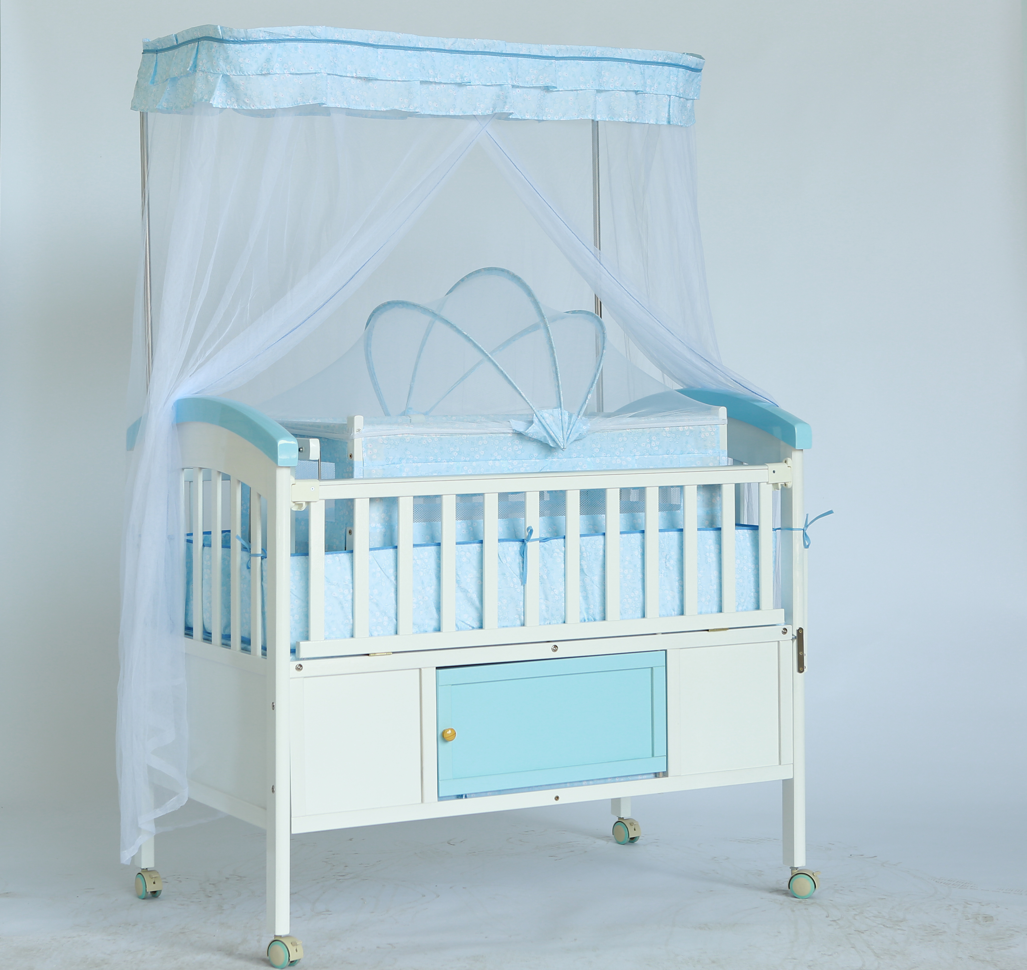 Wooden crib